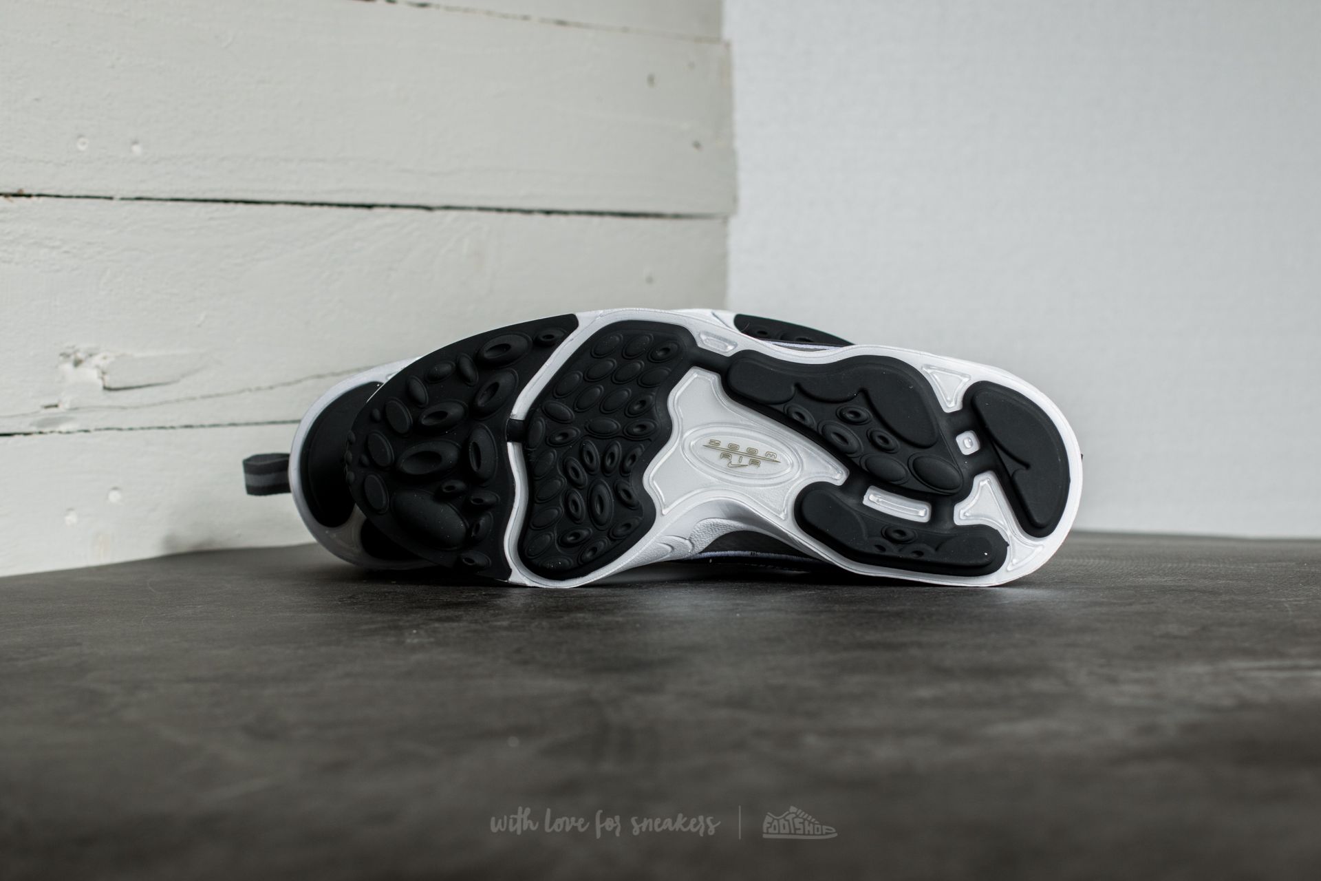Încălțăminte și sneakerși pentru bărbați Nike Air Zoom Spiridon White/ Black-Light Ash