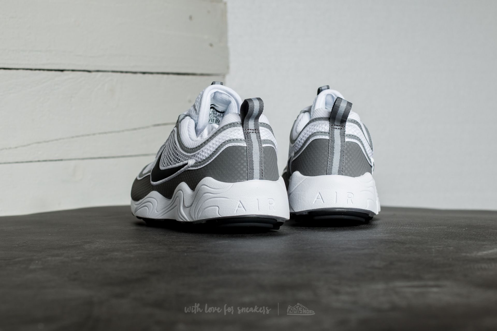 Nike spiridon black white online