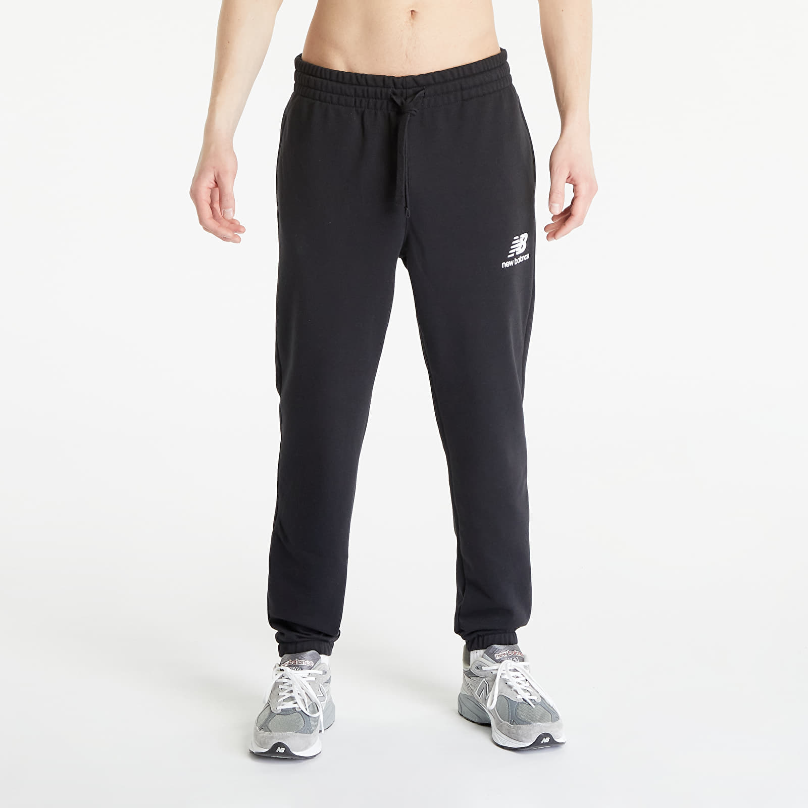 Spodnie dresowe New Balance Essentials Stacked Logo French Terry Sweatpant Black