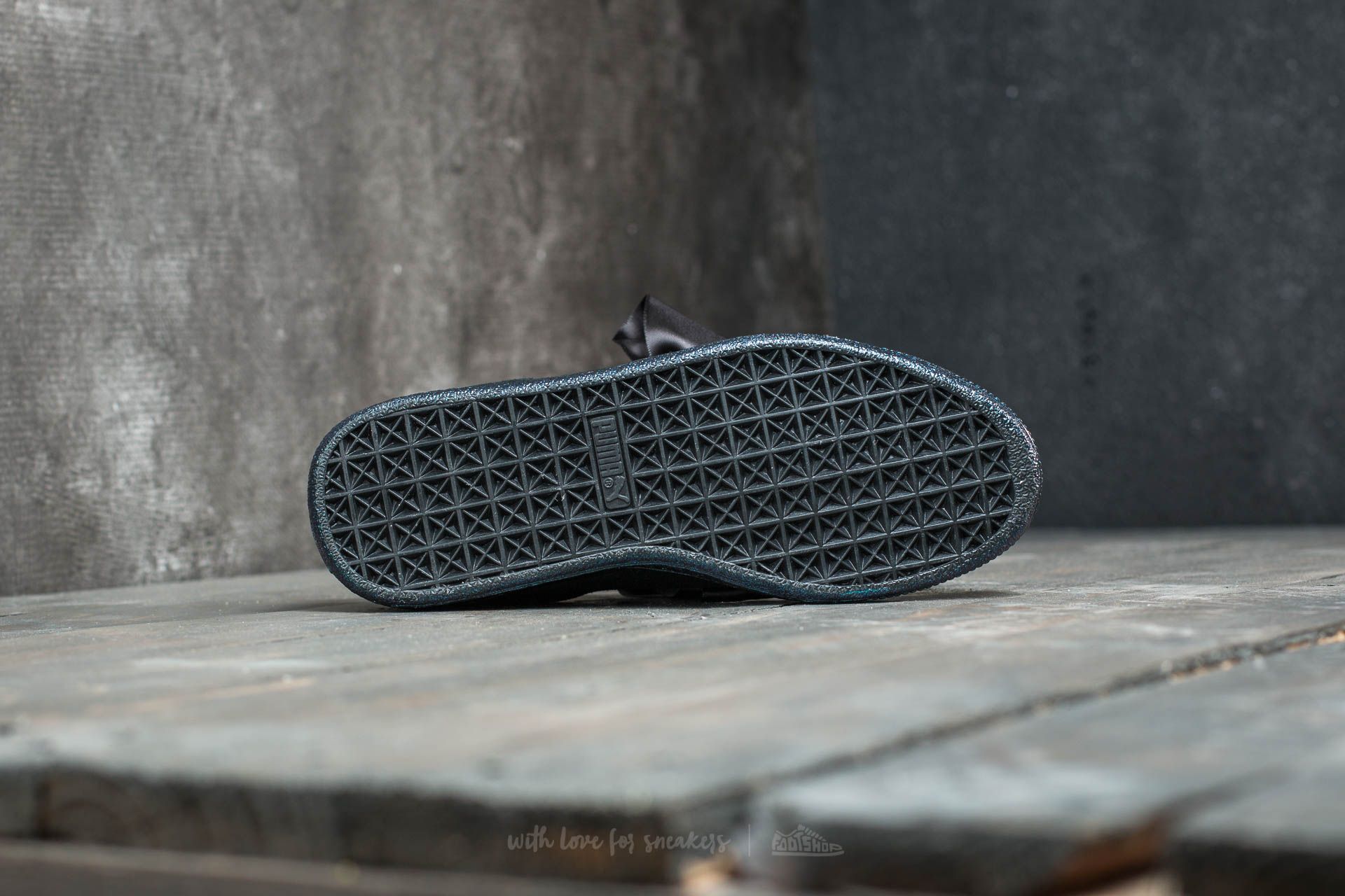 Puma suede clearance heart satin black