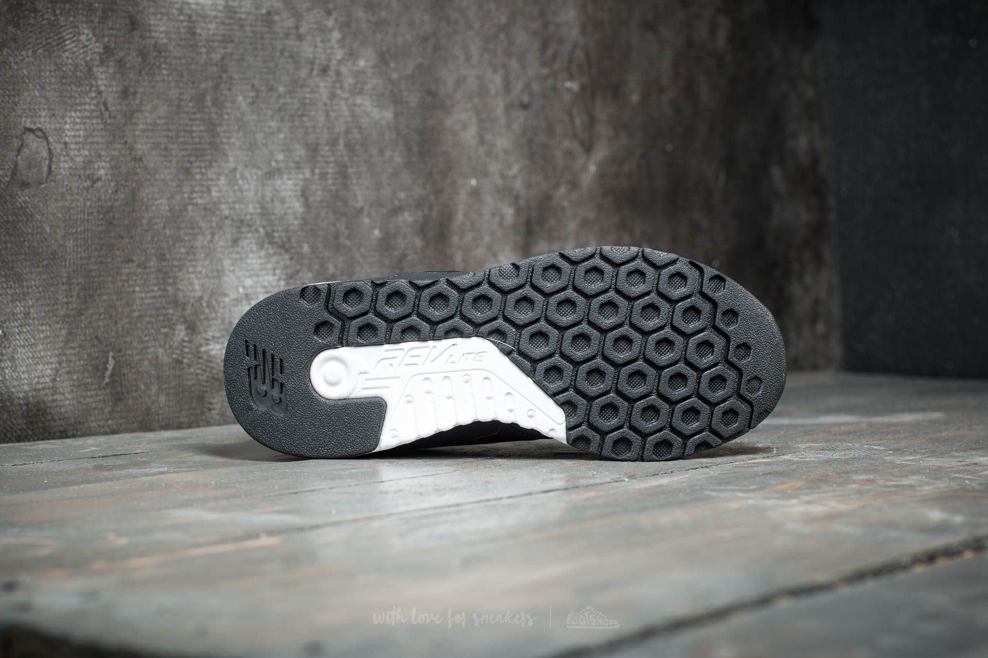 Dámske topánky a tenisky New Balance 247 Black/ White