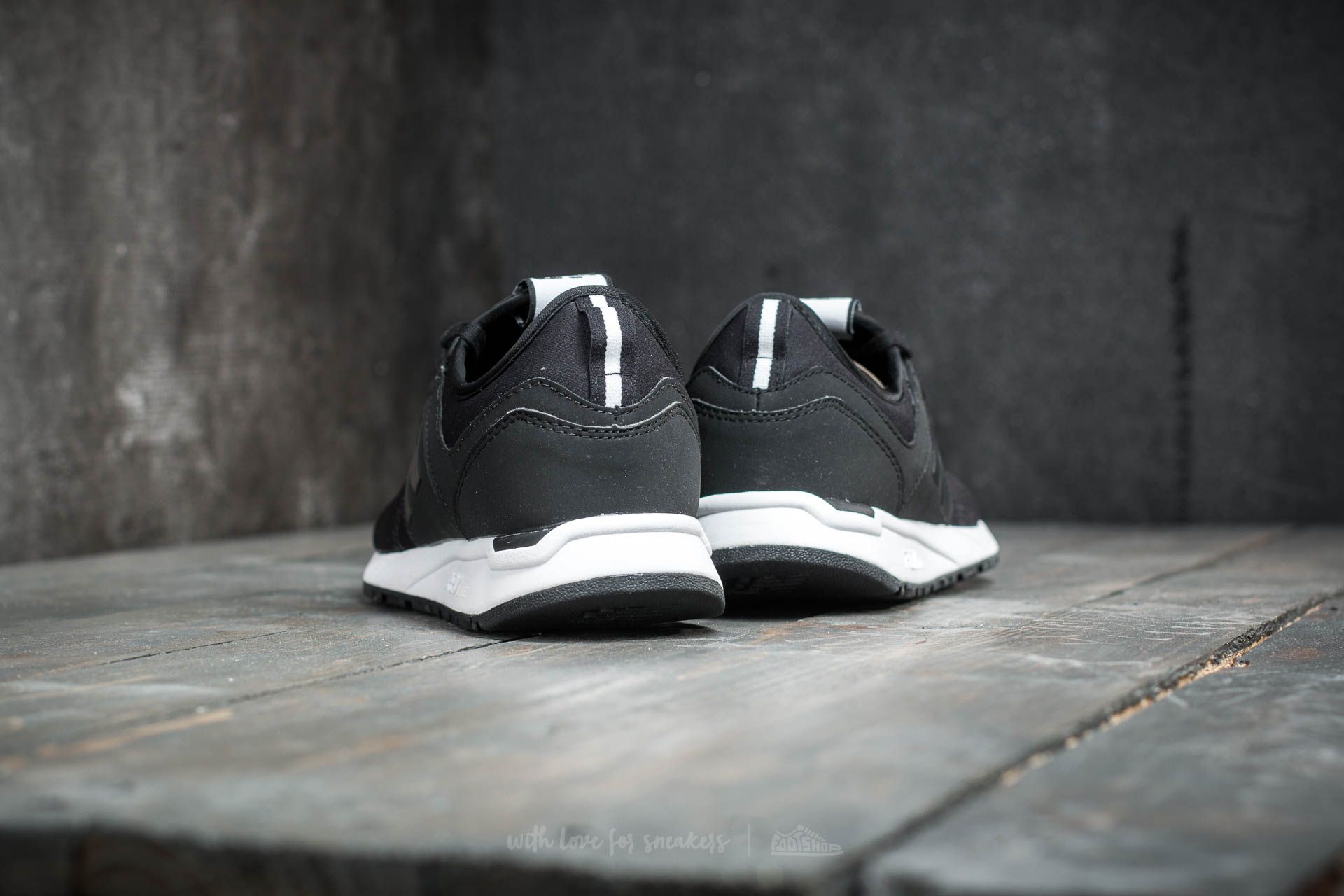 Dámske topánky a tenisky New Balance 247 Black/ White