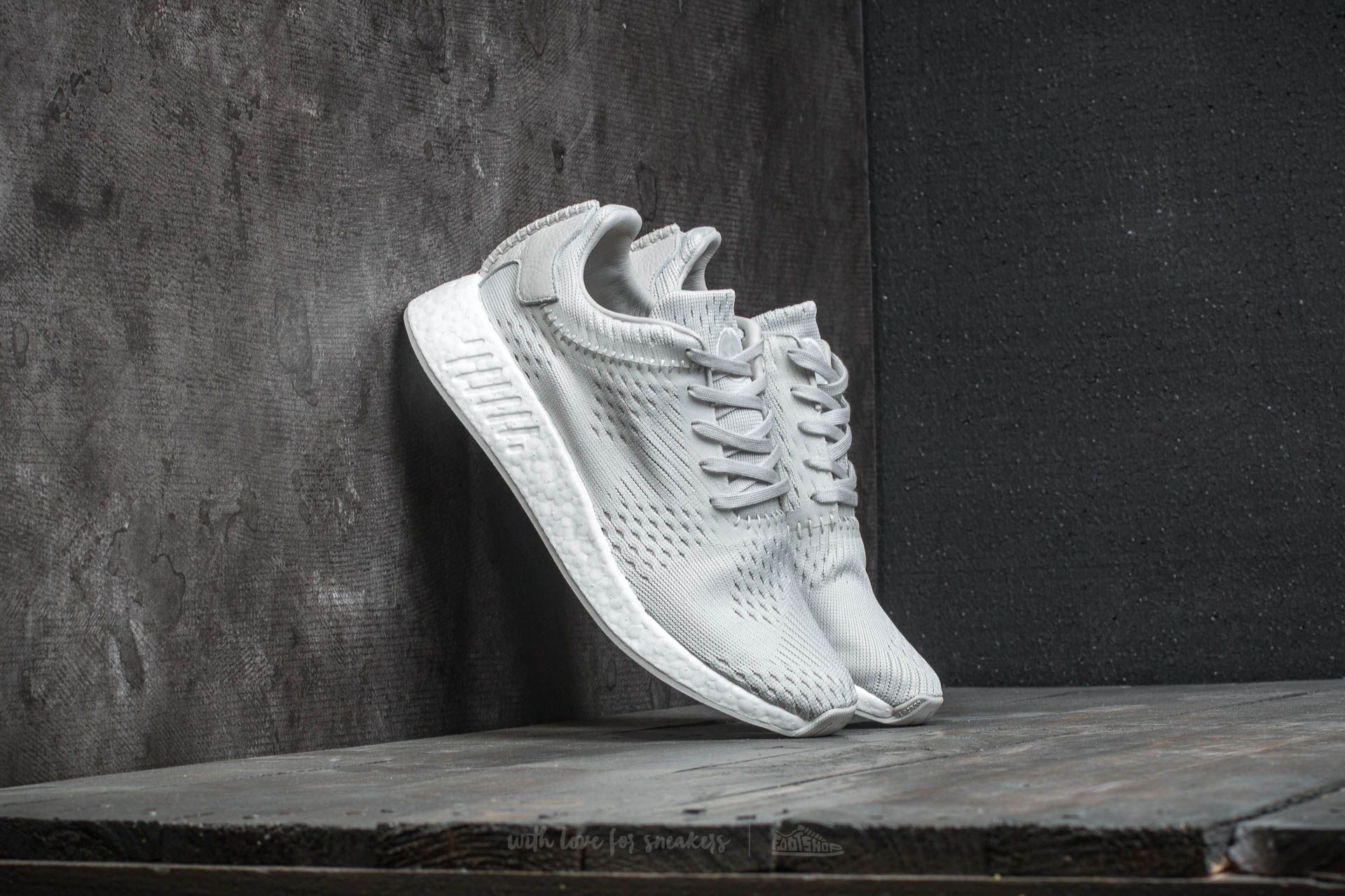 adidas wings and horns nmd r2