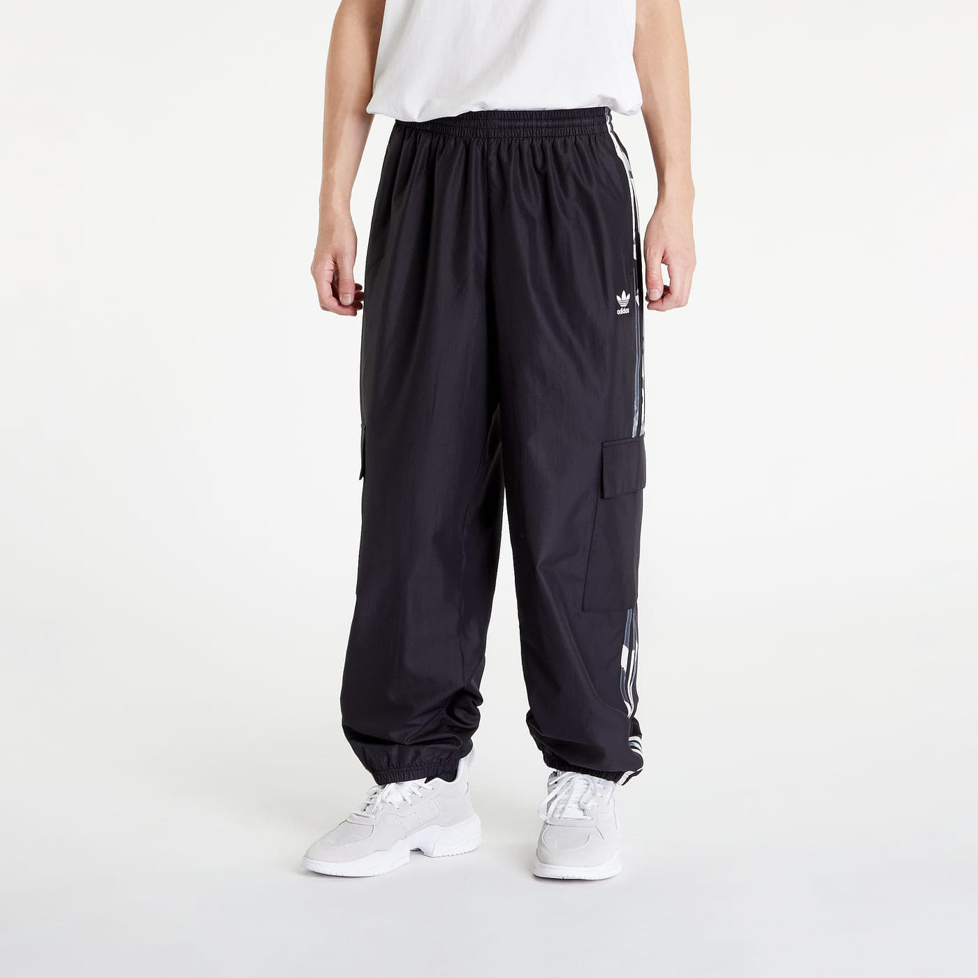 Džíny a kalhoty adidas Originals Camo Cargo Pant Black