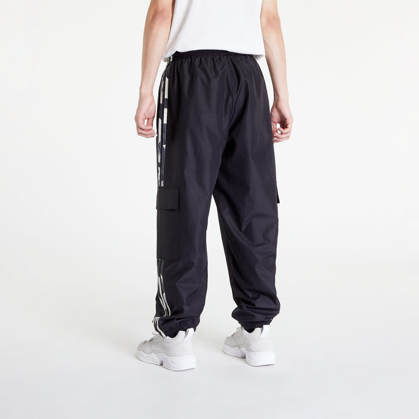 Džíny a kalhoty adidas Originals Camo Cargo Pant Black