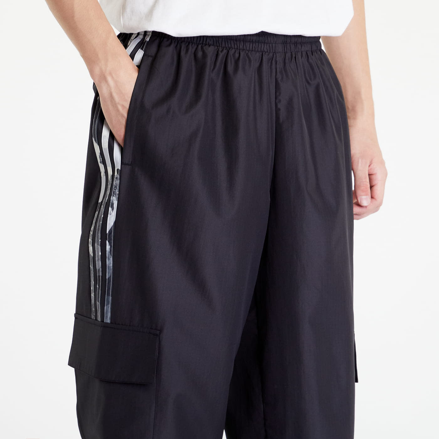 Džíny a kalhoty adidas Originals Camo Cargo Pant Black