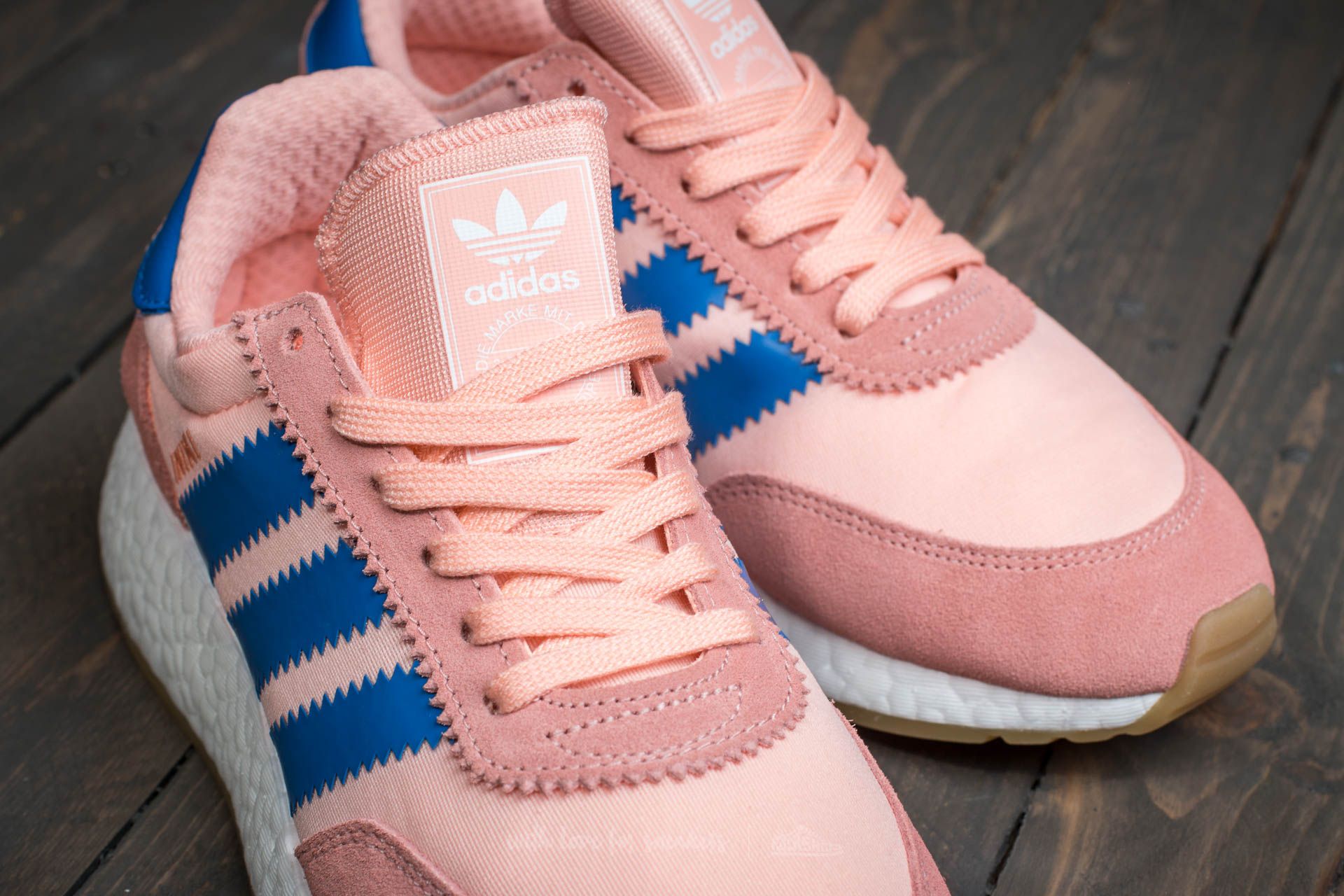 Damen Sneaker und Schuhe adidas Iniki Runner W Haze Coral/ Blue/ Gum
