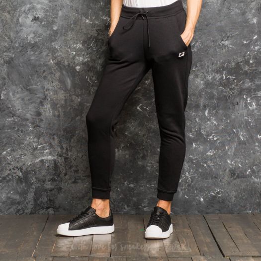 Nike modern joggers black 2025