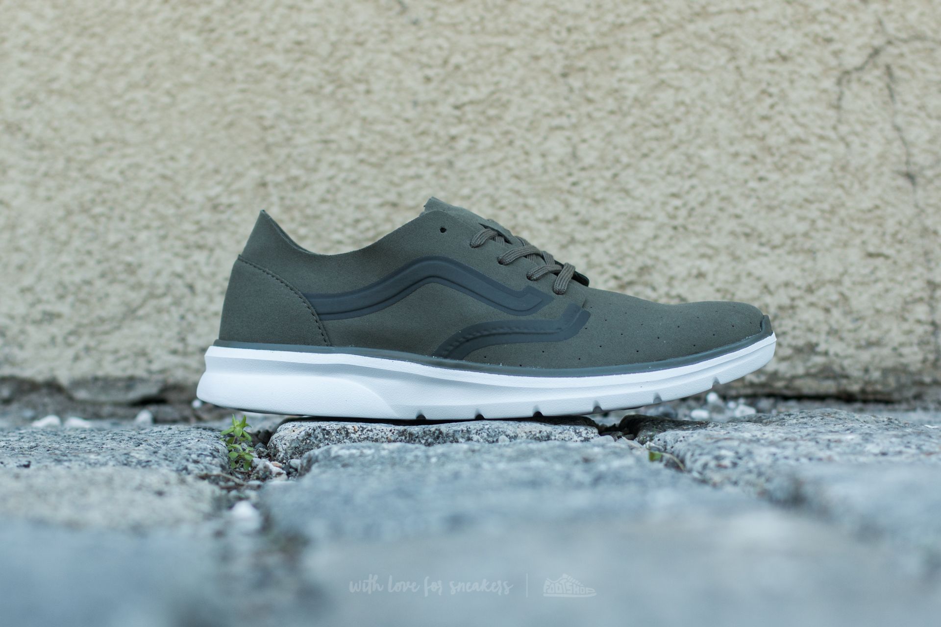 Men s shoes Vans Iso 2 Rapidweld Perf Grape Leaf White Footshop