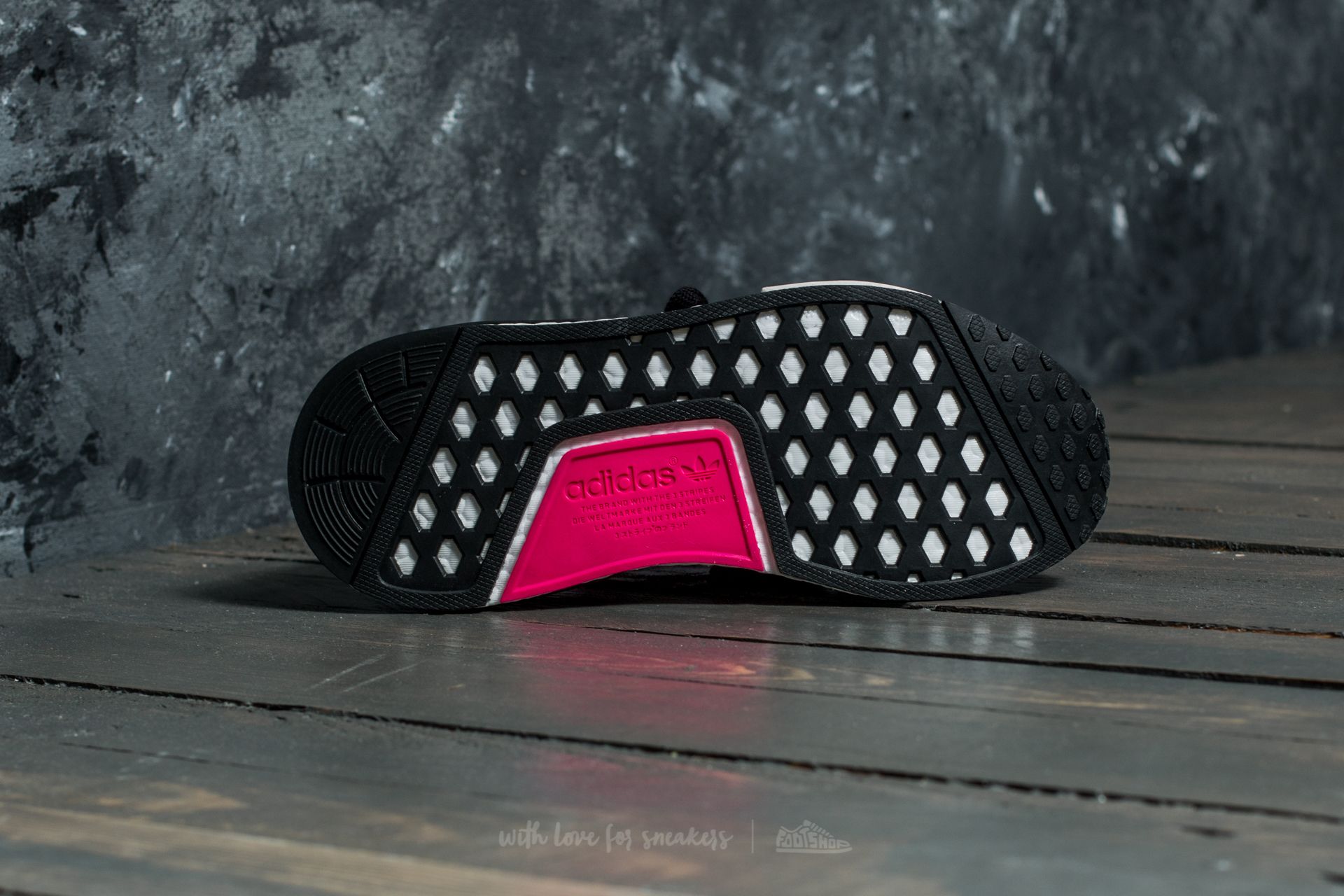 Damen Sneaker und Schuhe adidas NMD_R1 W Primeknit Shock Pink/ Core Black/ Running Ftw White