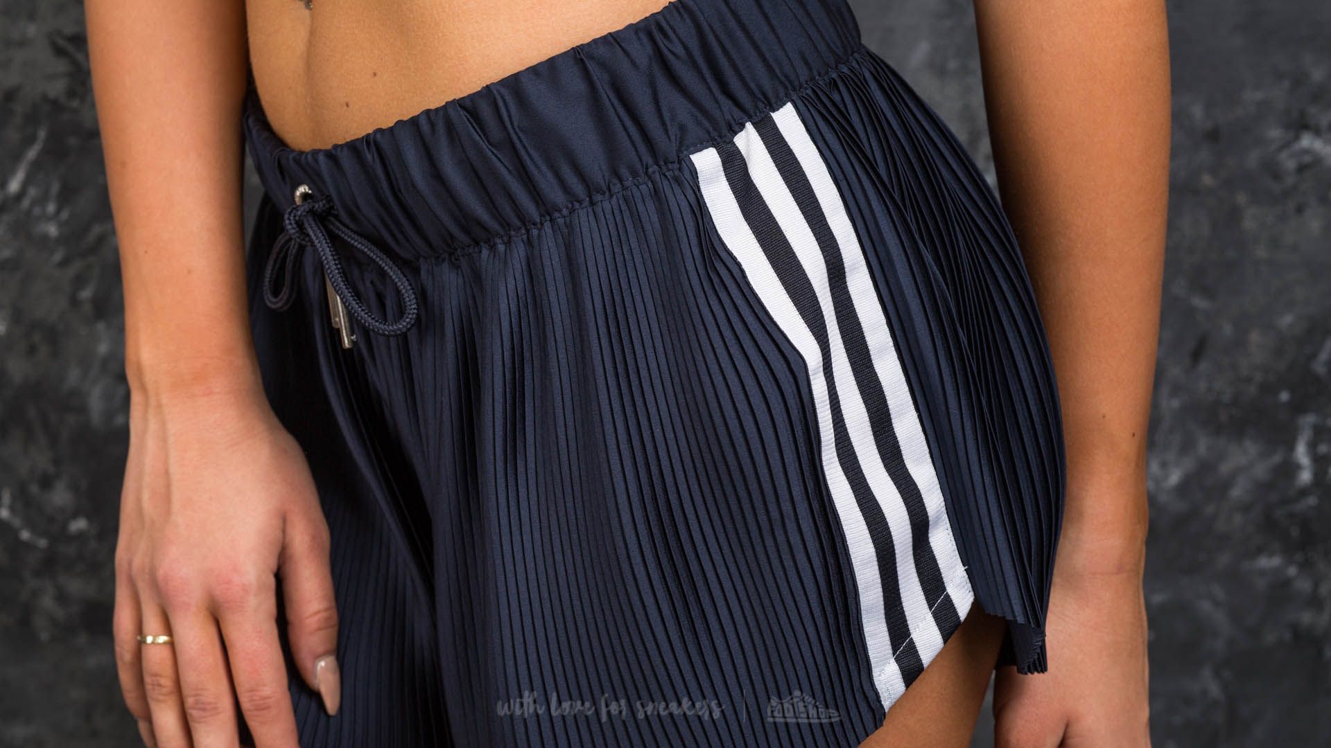 Kelnės adidas 3 Stripes Short Legend Ink