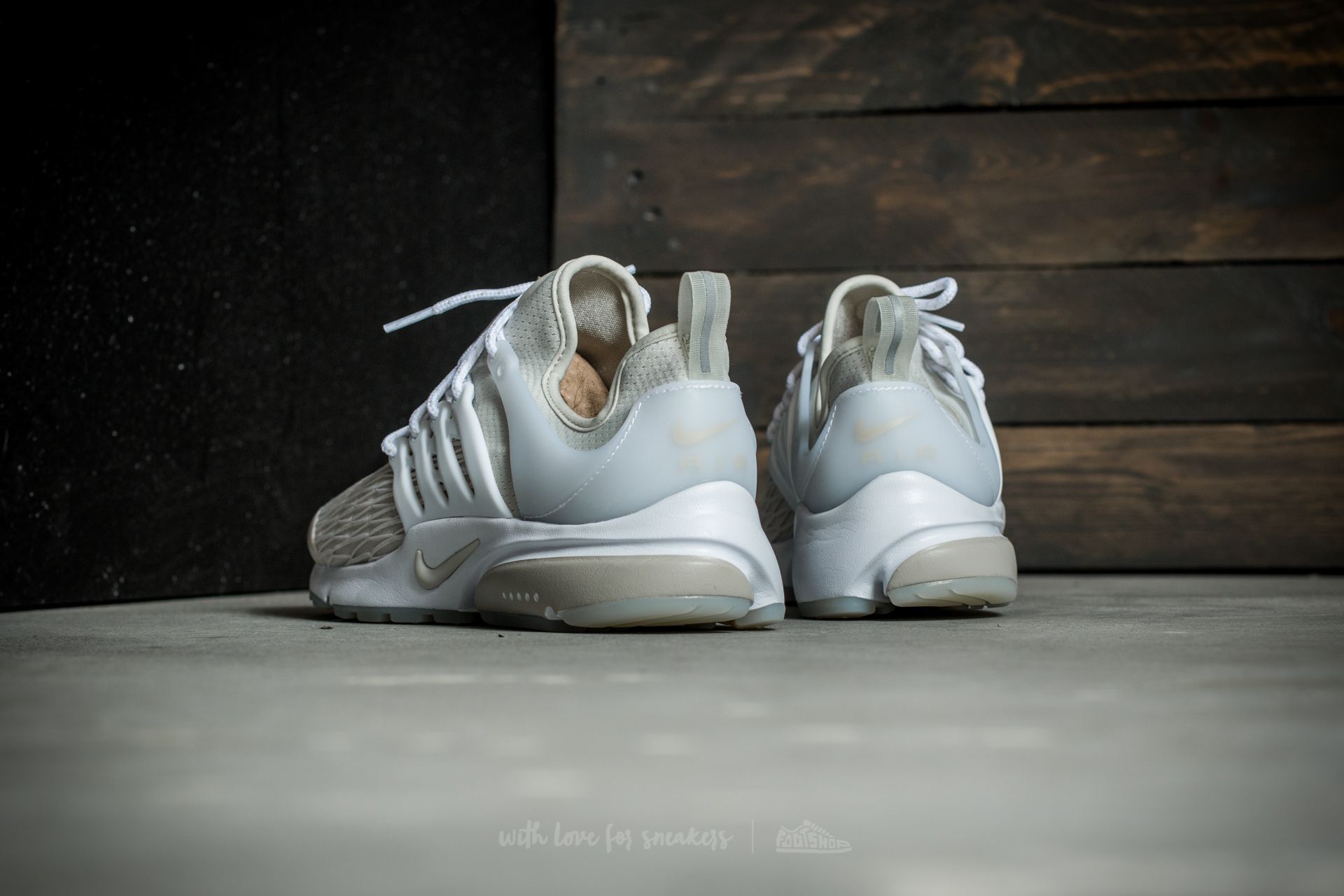 Cipők Nike W Air Presto Premium Light Bone/ Light Bone-White