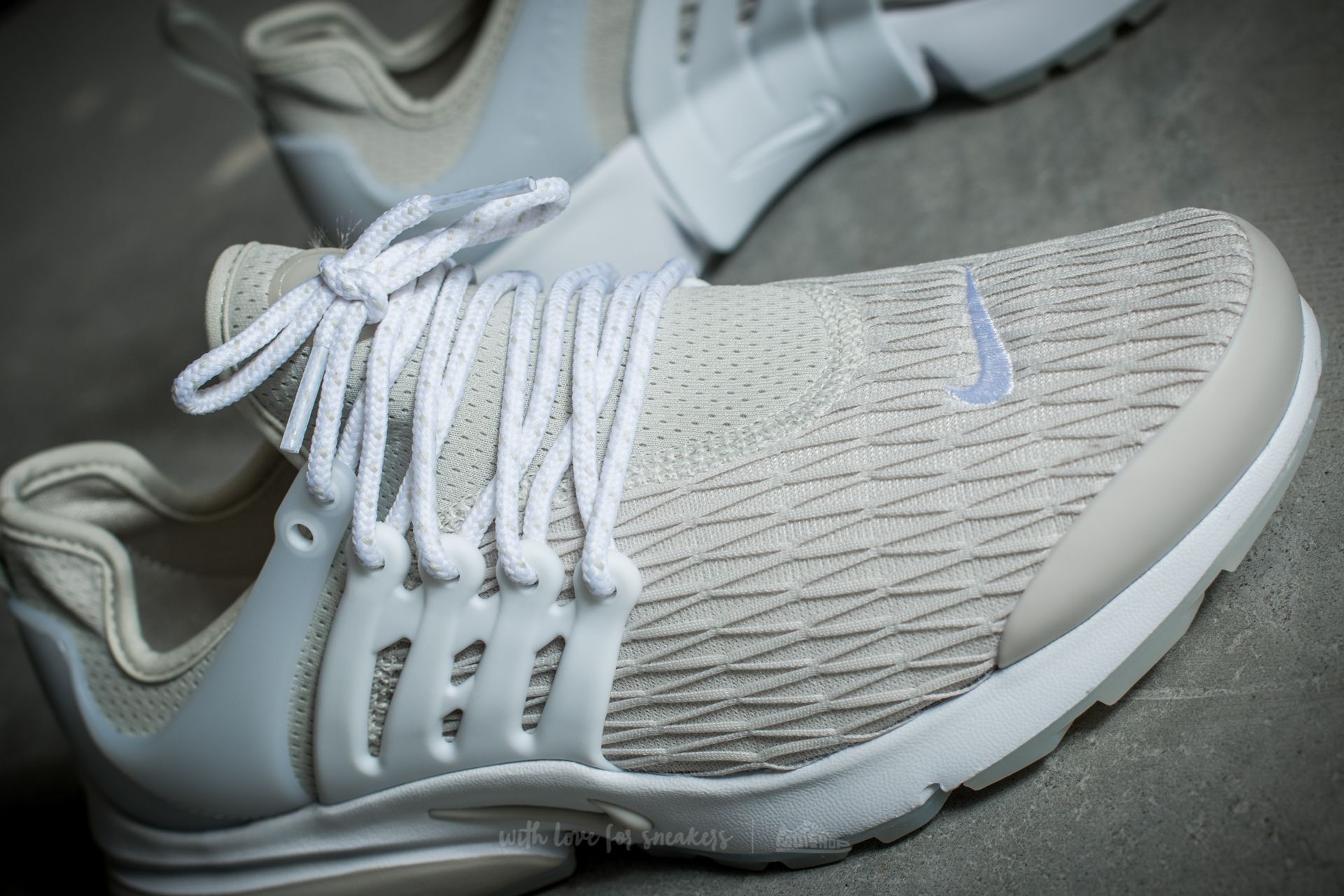 Cipők Nike W Air Presto Premium Light Bone/ Light Bone-White