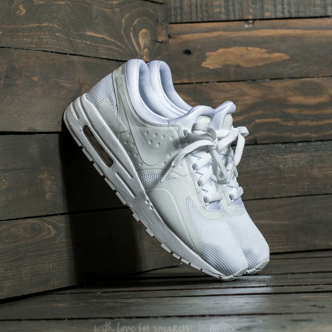 Nike zero essential white on sale