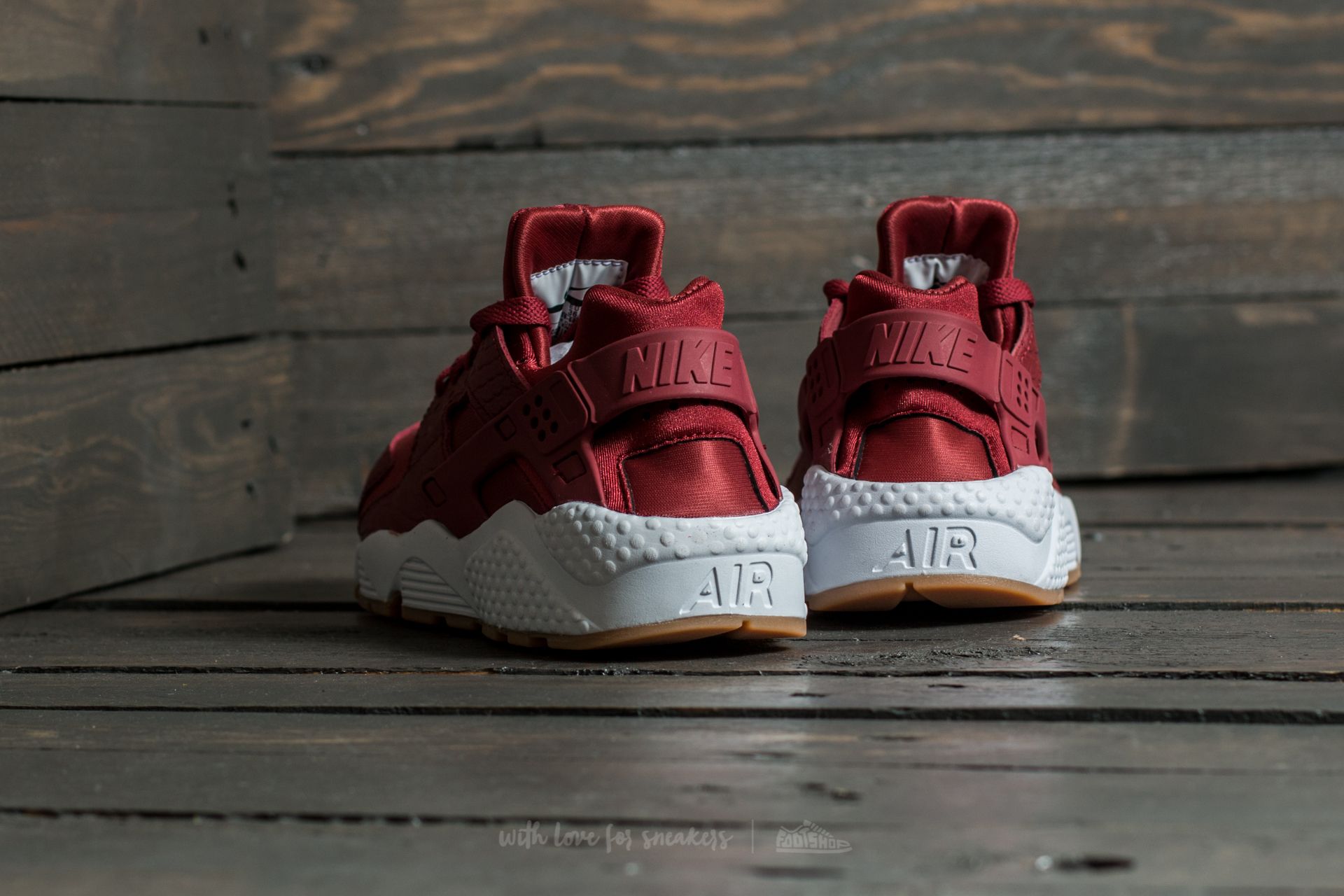 Nike wmns air huarache run se cedar/cedar/gum yellow discount