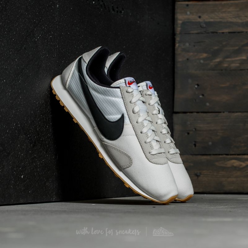 Women's shoes Nike W Pre Montreal Racer Vintage Sail/ Black-Sail Women's shoes Nike W Pre Montreal Racer Vintage Sail/ Black-Sail