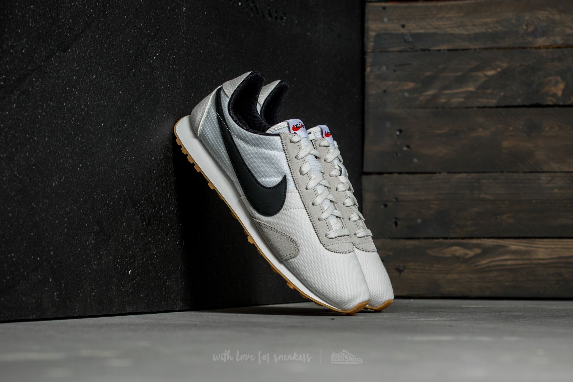 Nike women's pre montreal on sale racer vintage