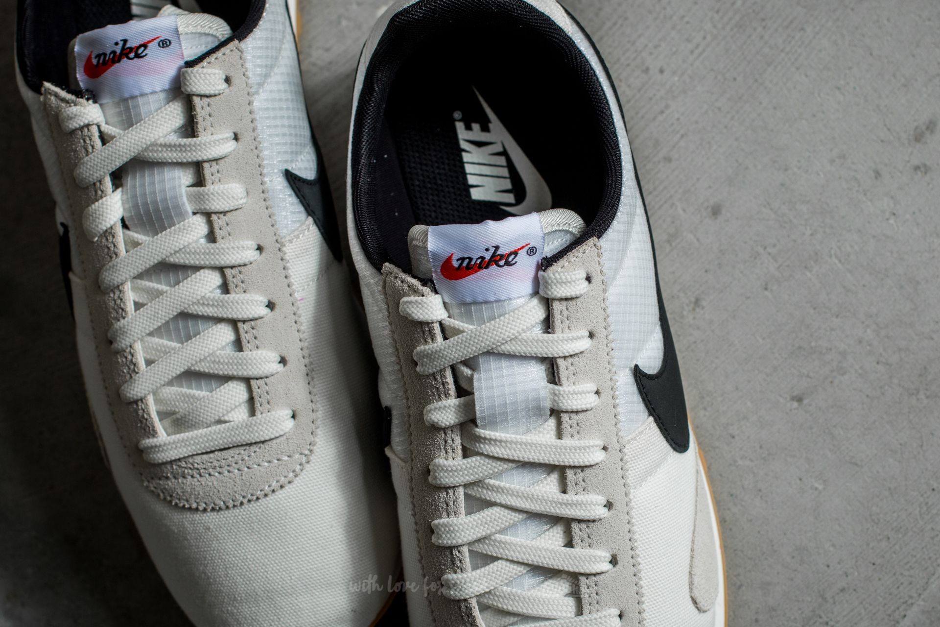 Nike montreal hotsell racer vintage white