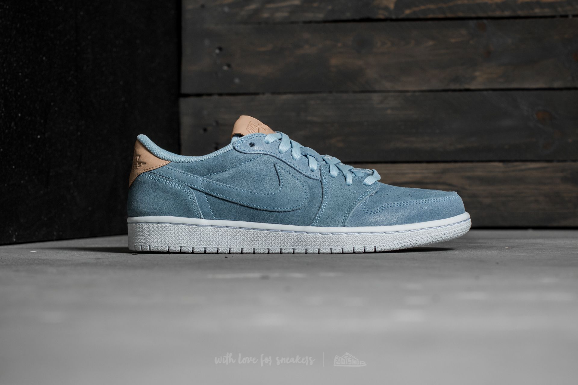 Air jordan 1 retro sales low og premium ice blue