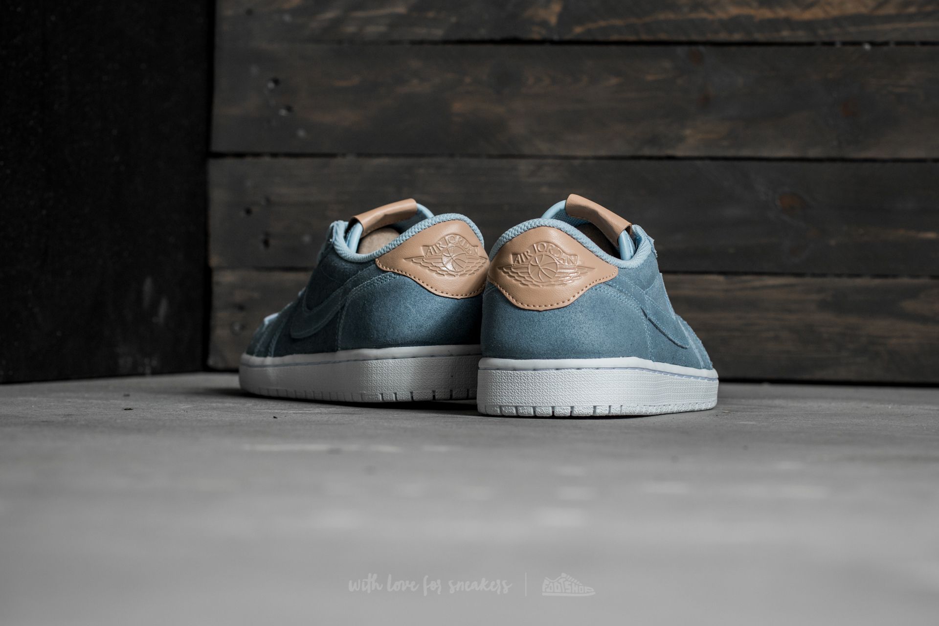 Jordan 1 retro on sale low og ice blue