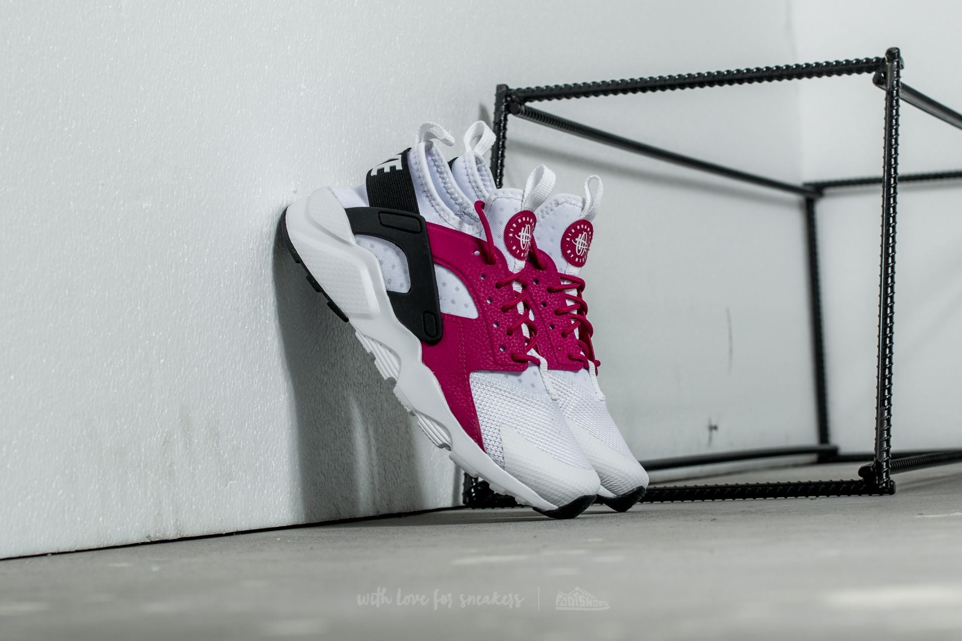 M Athletic Shoes Nike Huarache Gray And Pink Nike Huarache Run In