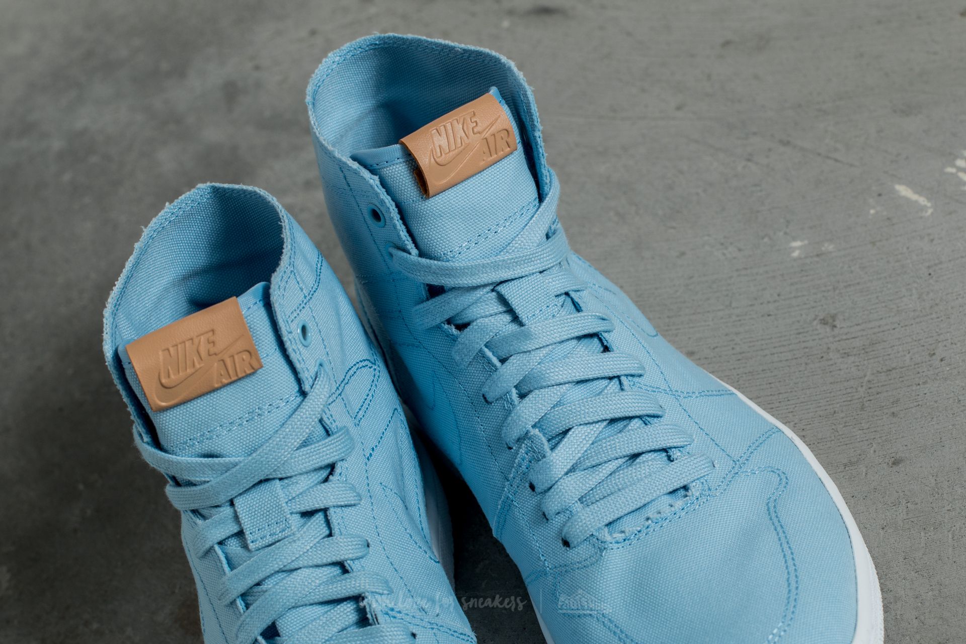 Jordan 1 retro hotsell high decon ice blue