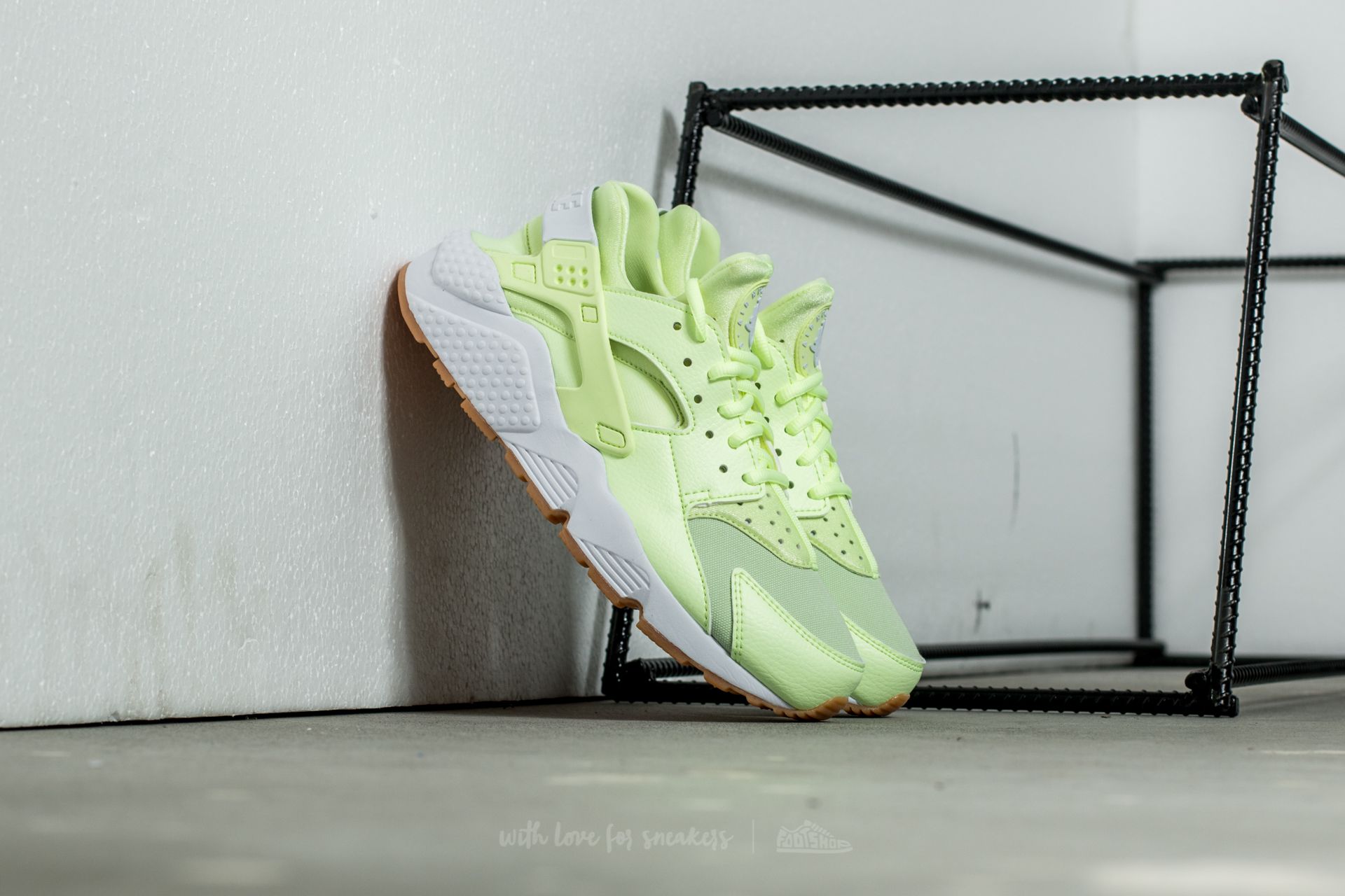 Women s shoes Nike Wmns Air Huarache Run Barely Volt White Gum Yellow Footshop