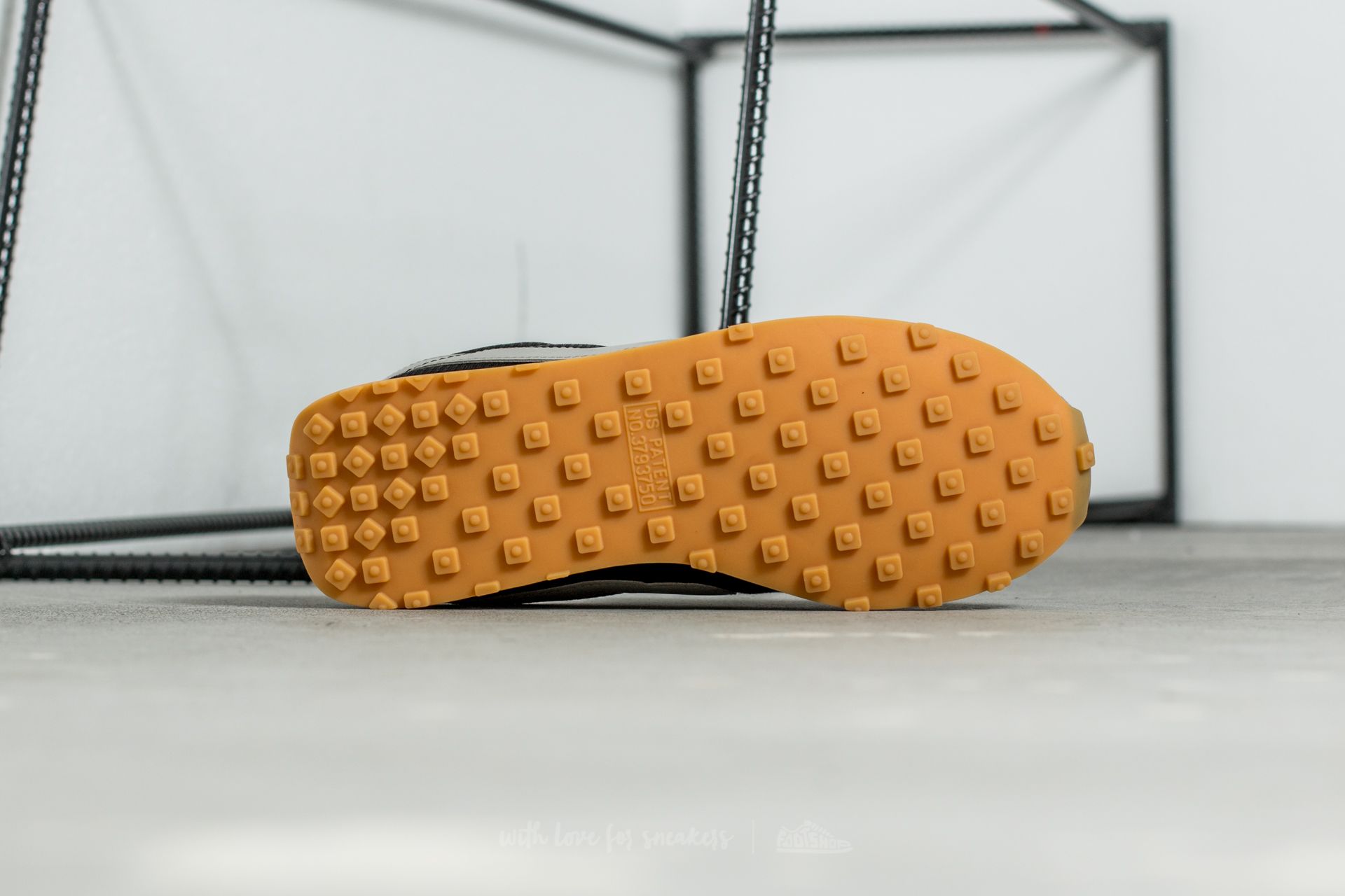 Дамски кецове и обувки Nike W Premium Montreal Racer VNTG Black/ Pale Grey-Sail