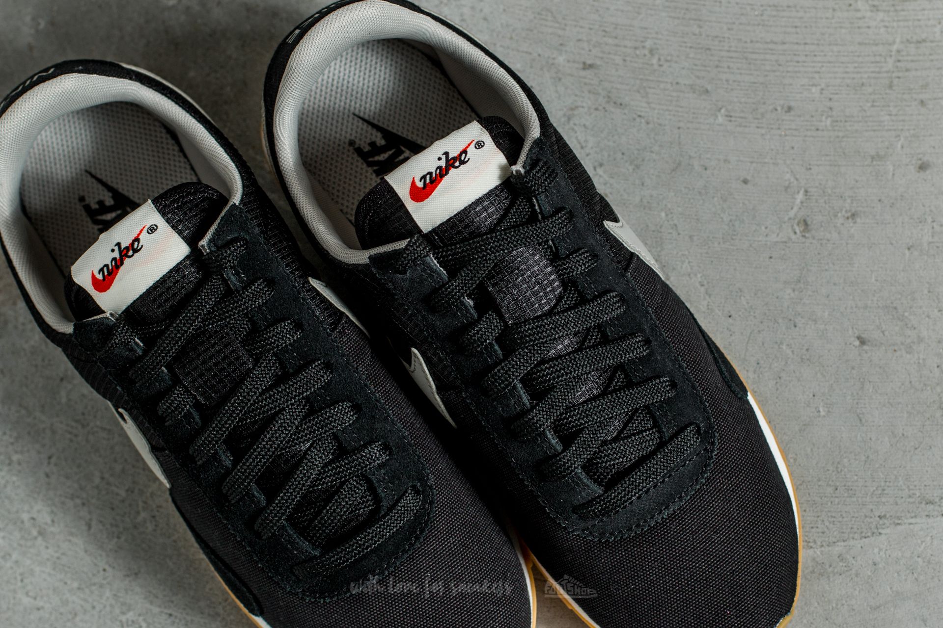 Дамски кецове и обувки Nike W Premium Montreal Racer VNTG Black/ Pale Grey-Sail