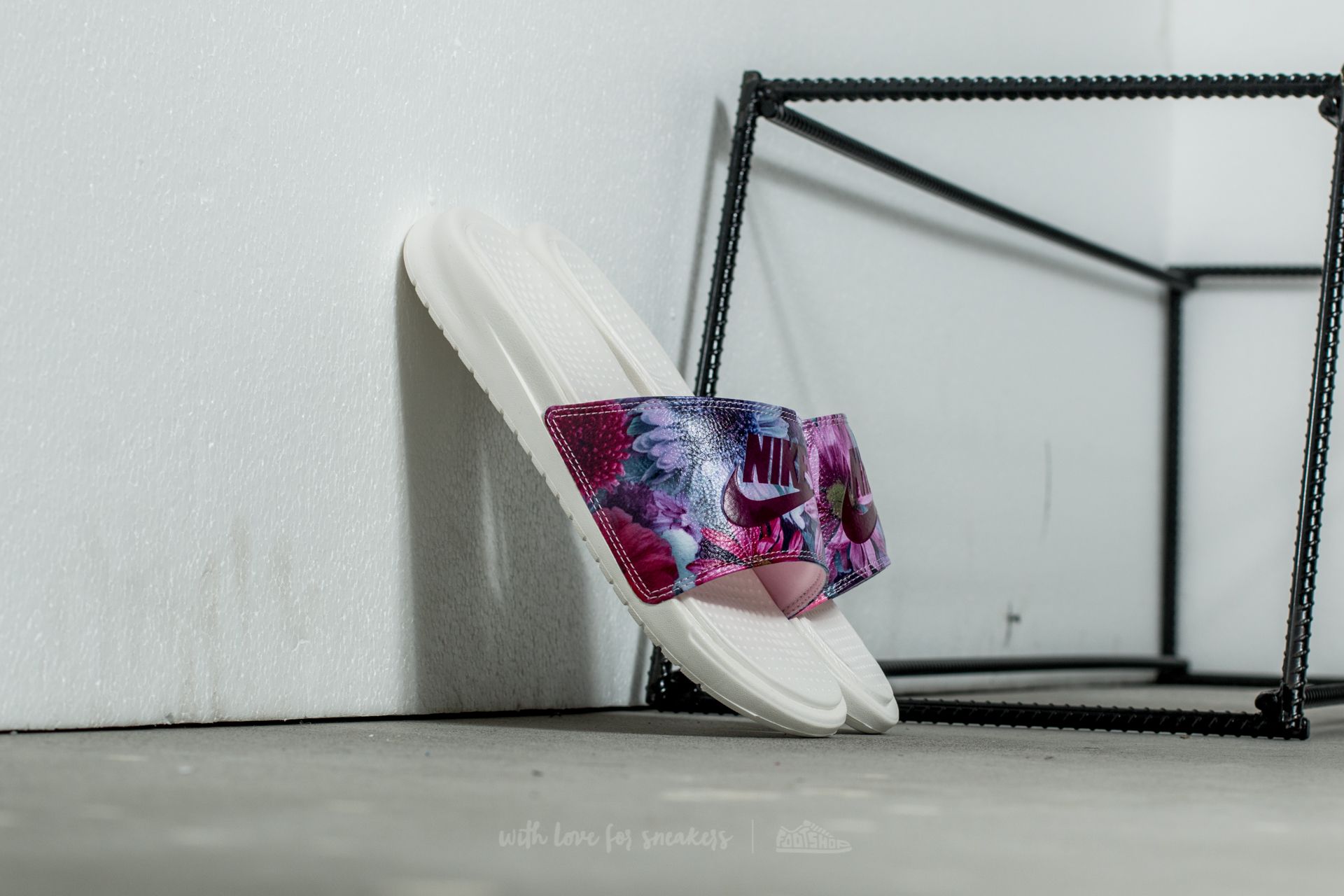 Moteriška avalynė Nike Wmns Benassi JDI Ultra Premium Sail/ Prism Pink /Bordeaux