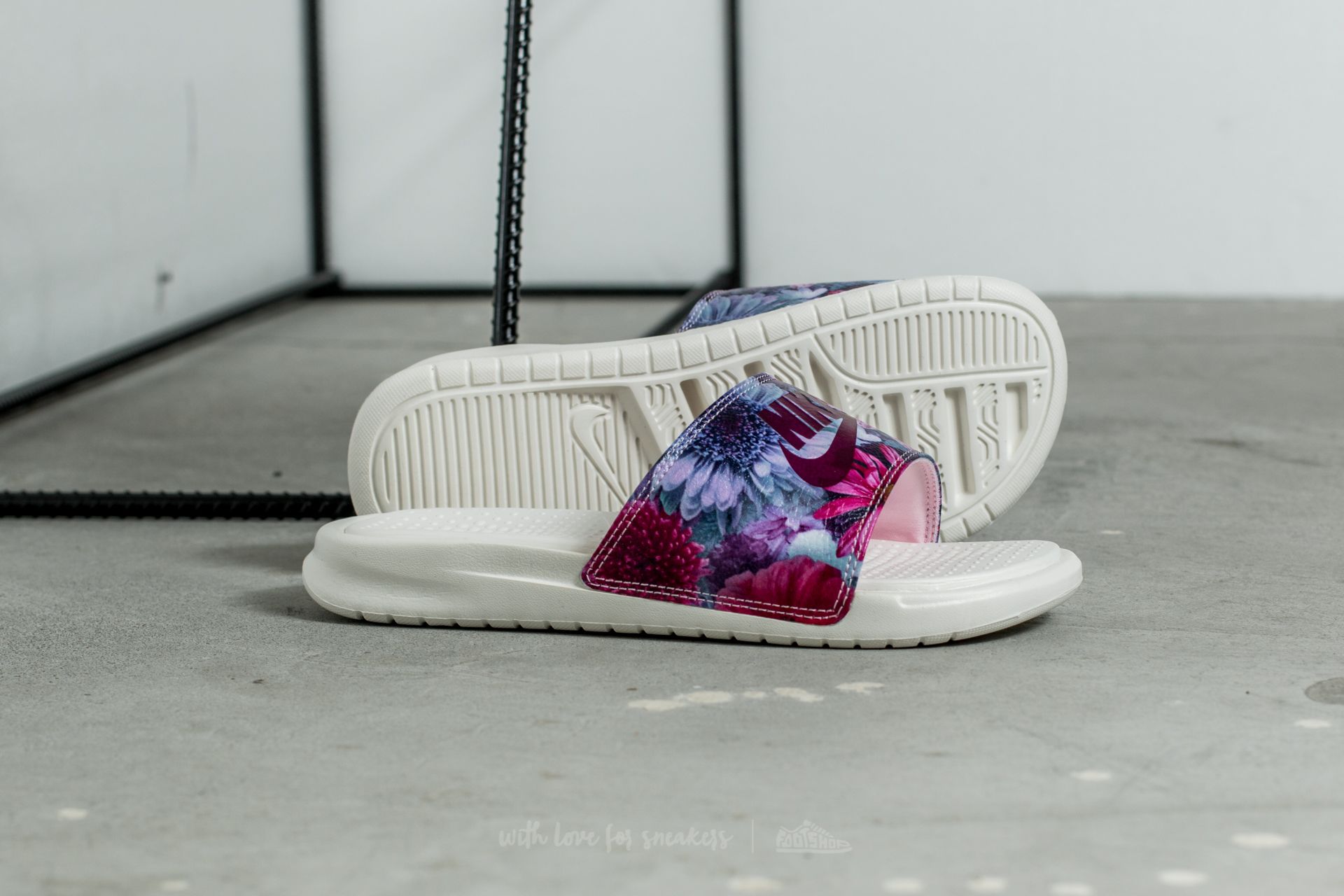 Moteriška avalynė Nike Wmns Benassi JDI Ultra Premium Sail/ Prism Pink /Bordeaux