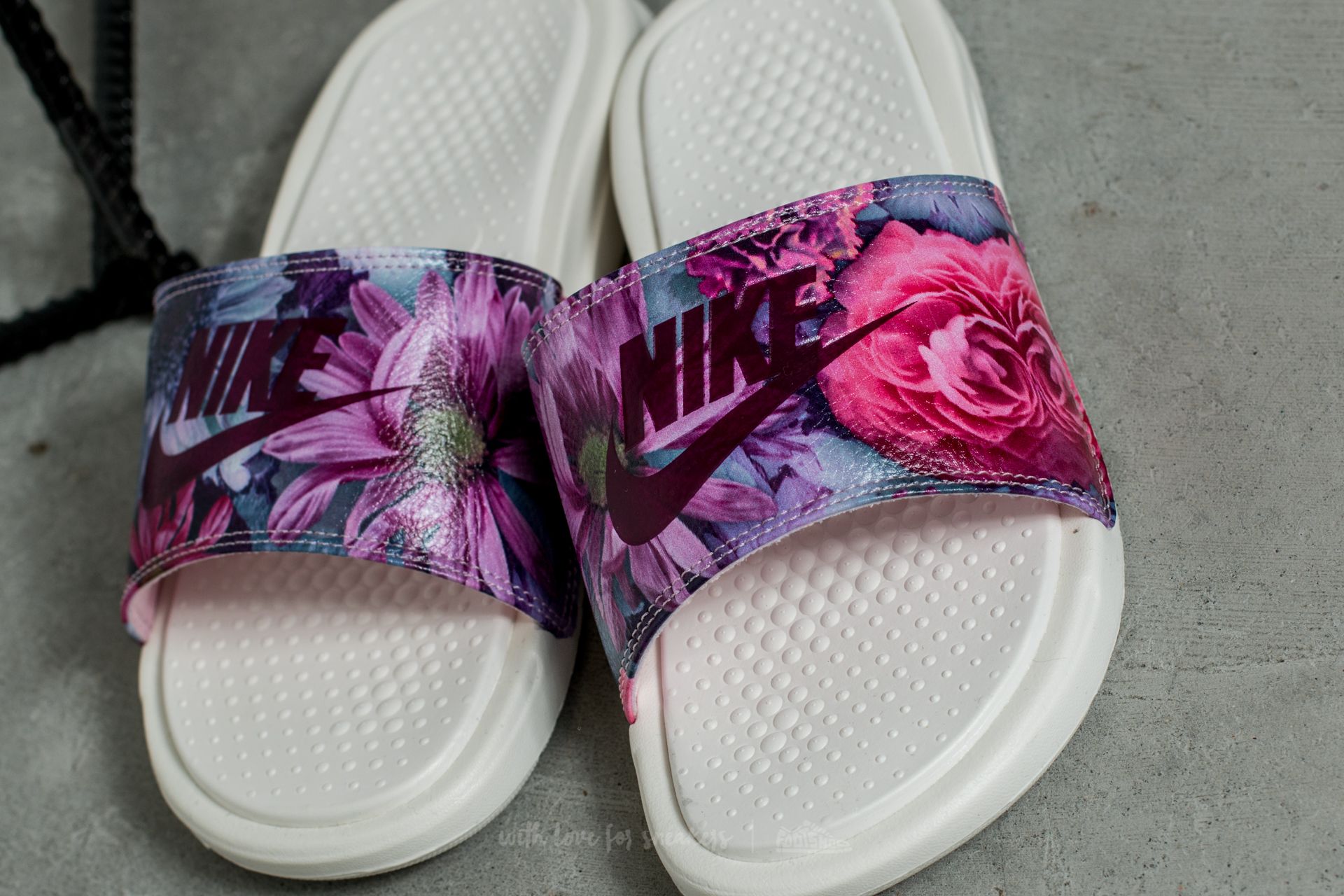 Moteriška avalynė Nike Wmns Benassi JDI Ultra Premium Sail/ Prism Pink /Bordeaux