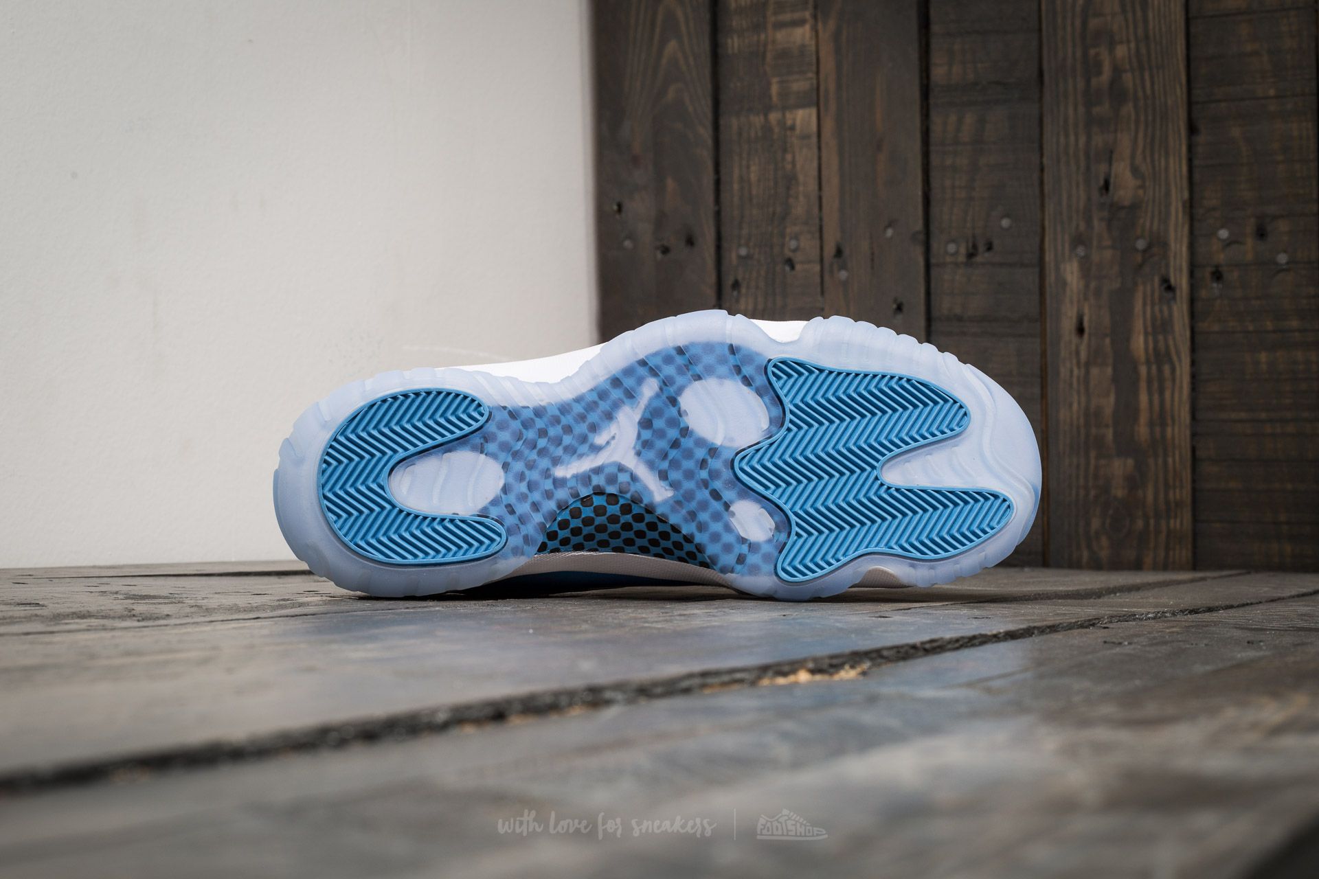 jordan 11 retro university blue