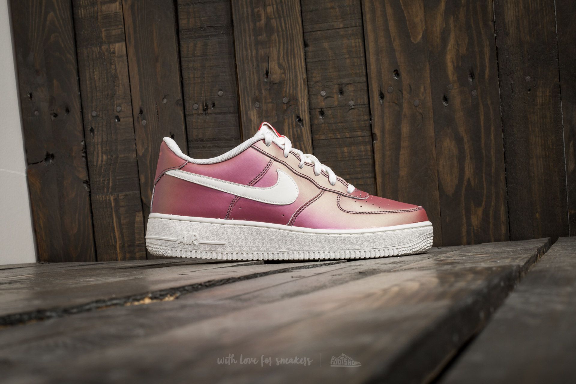 Sko til kvinder Nike Air Force 1 LV8 (GS) Track Red/ Summit White-Black