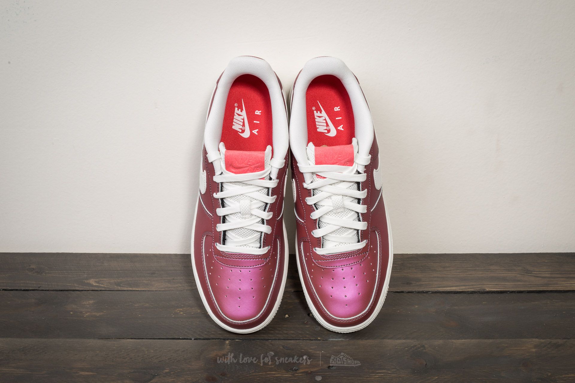 Sko til kvinder Nike Air Force 1 LV8 (GS) Track Red/ Summit White-Black