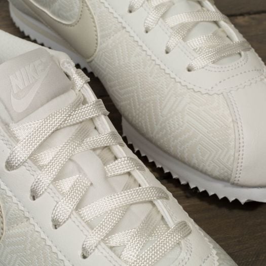 Women s shoes Nike Classic Cortez SE GS Summit White Summit White Footshop