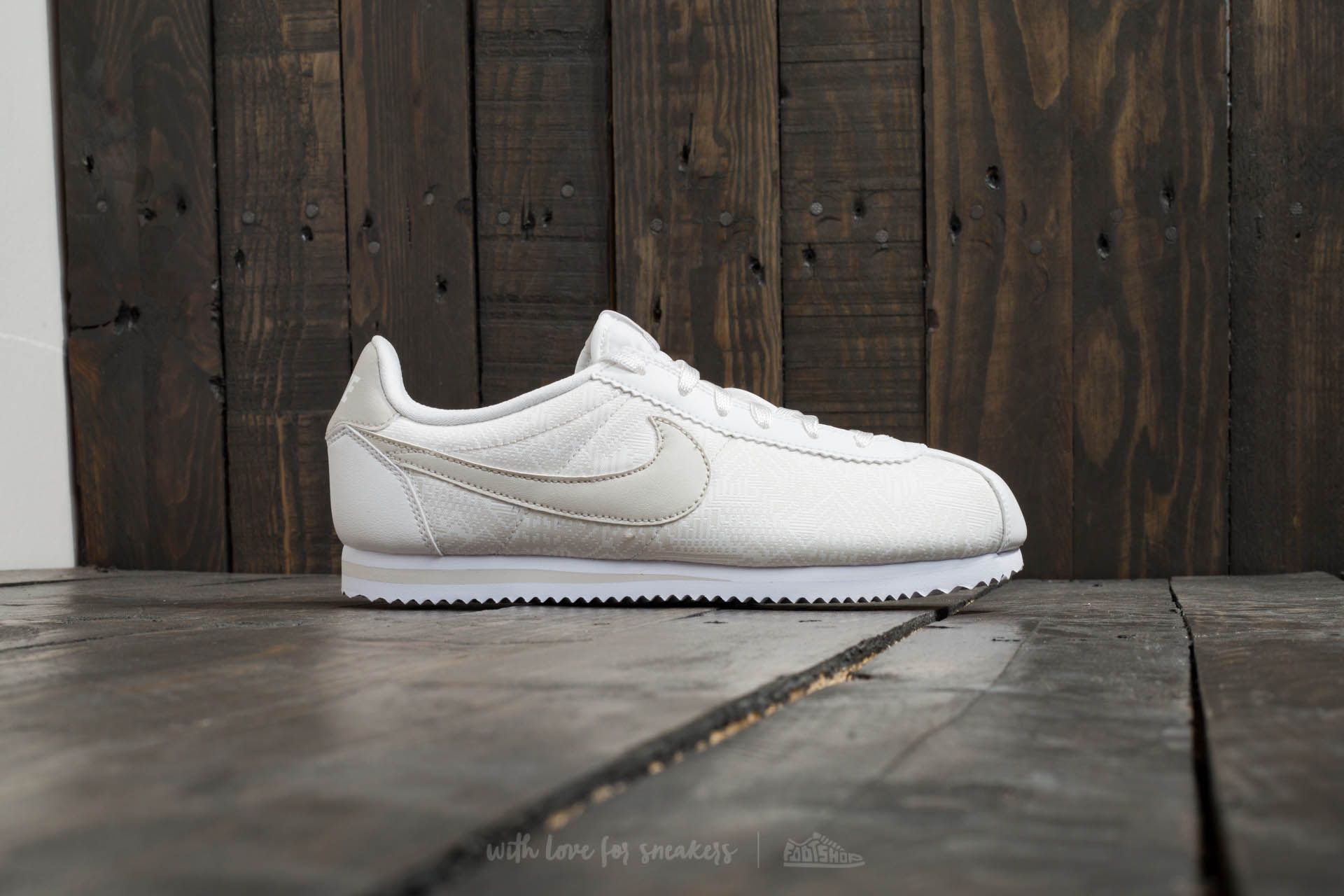 Classic cortez summit white shop