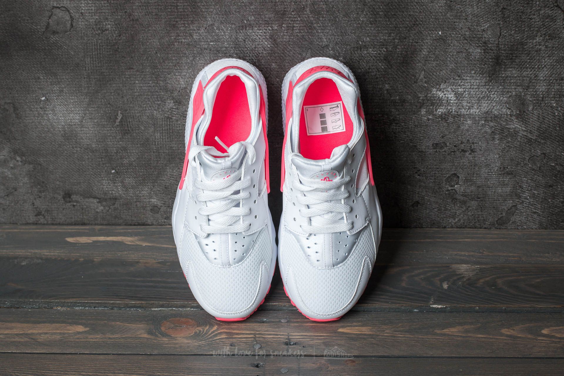 Huarache white and sales pink