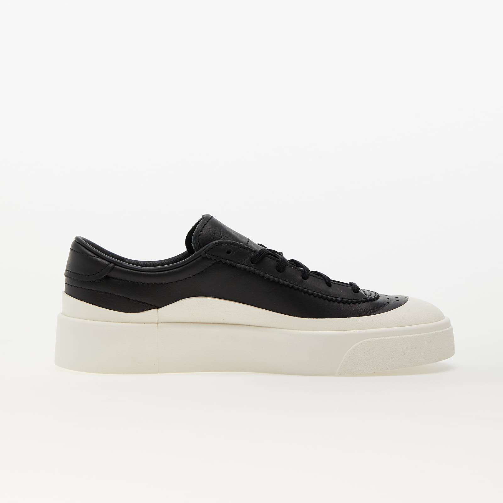 Herren Sneaker und Schuhe adidas Nucombe Core Black/ Core Black/ Core White