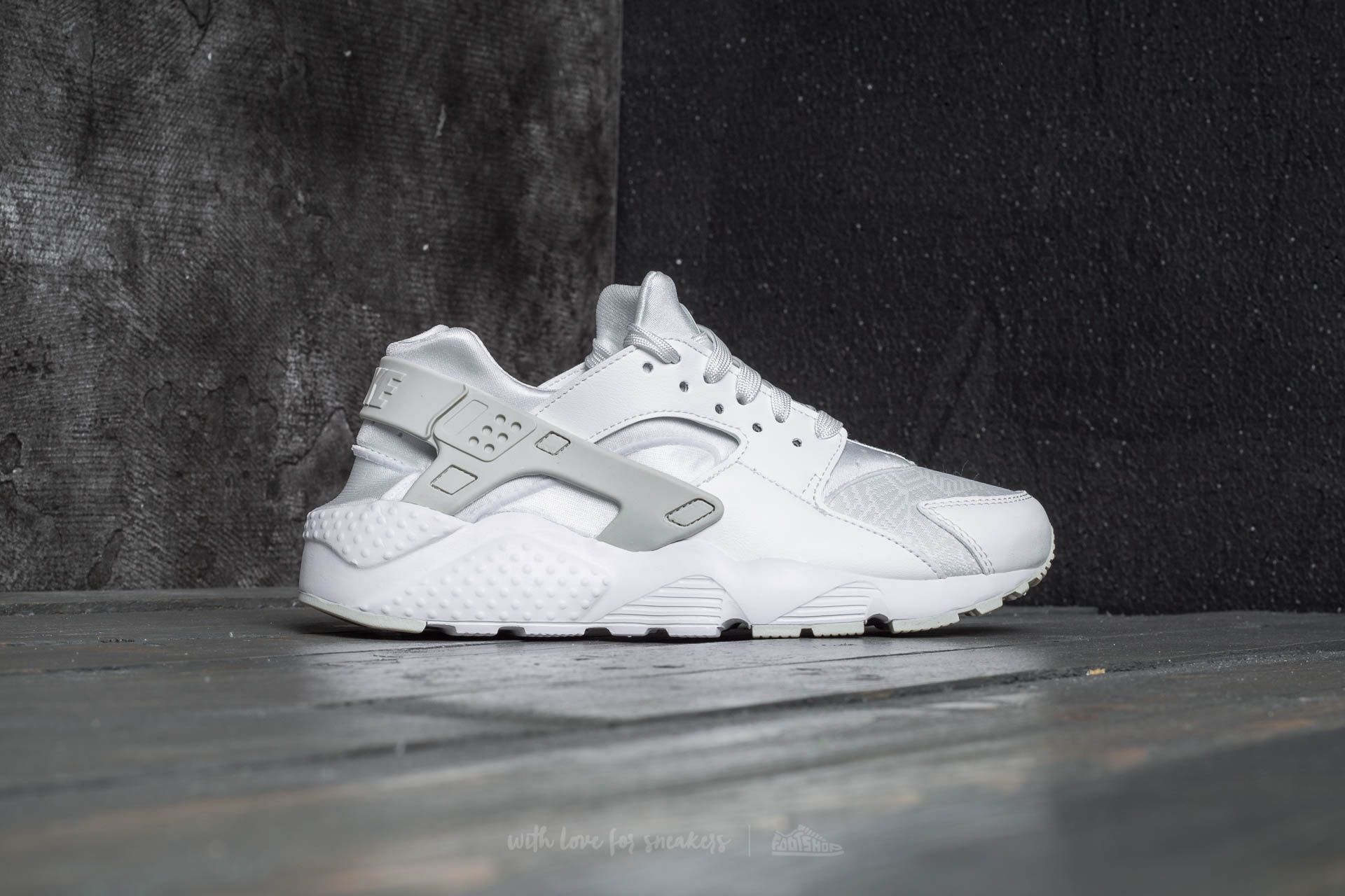 nike huarache summit white