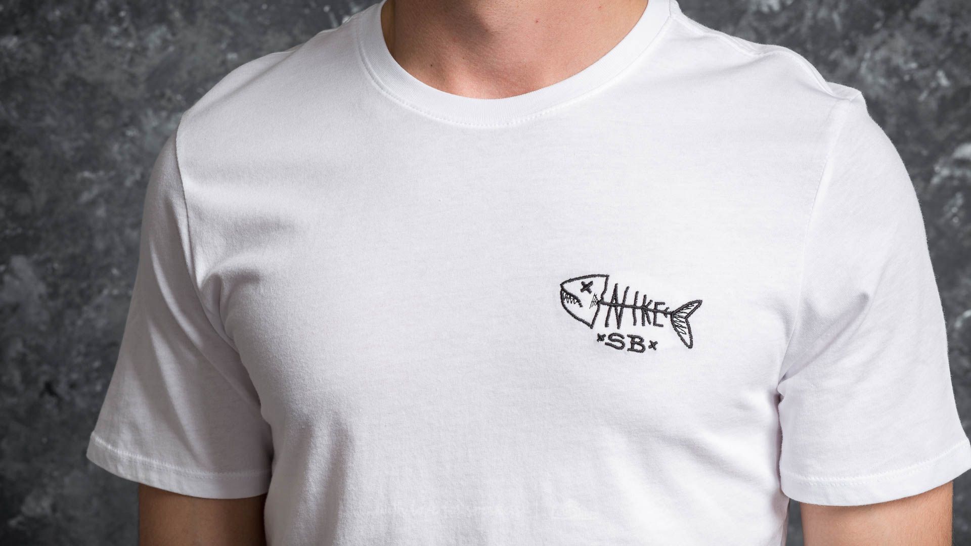 T-Shirts and shirts Nike SB Dead Fish Tee White/ Black