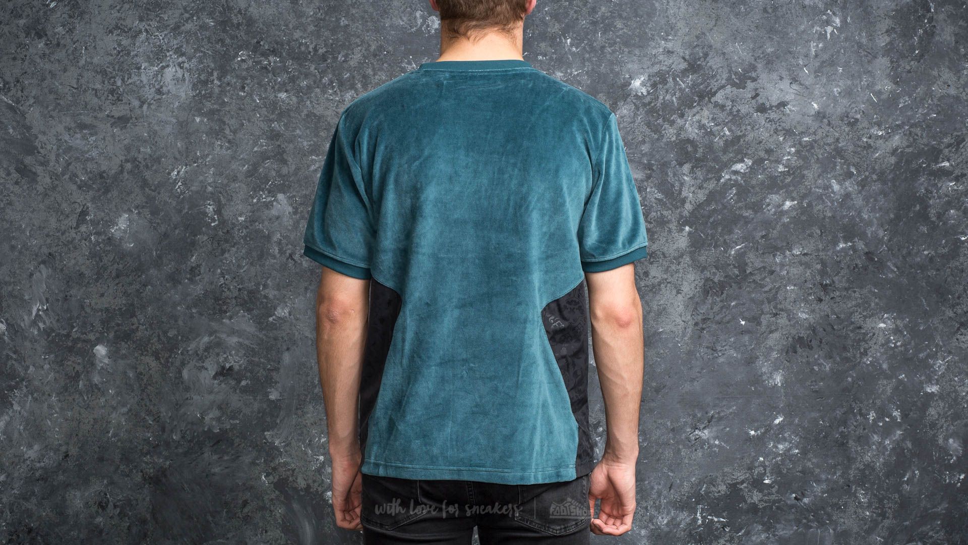 Hoodies and sweatshirts  adidas OB Shortsleeve Velvet Crew Virdia
