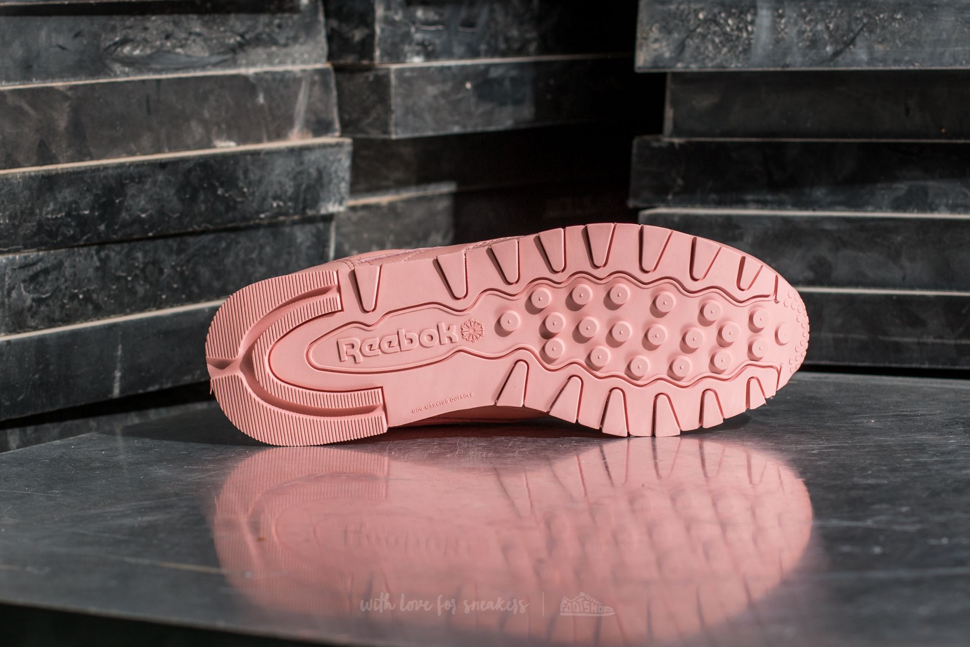 Women's shoes Reebok Classic Leather Pastels W Platina Pink/ White