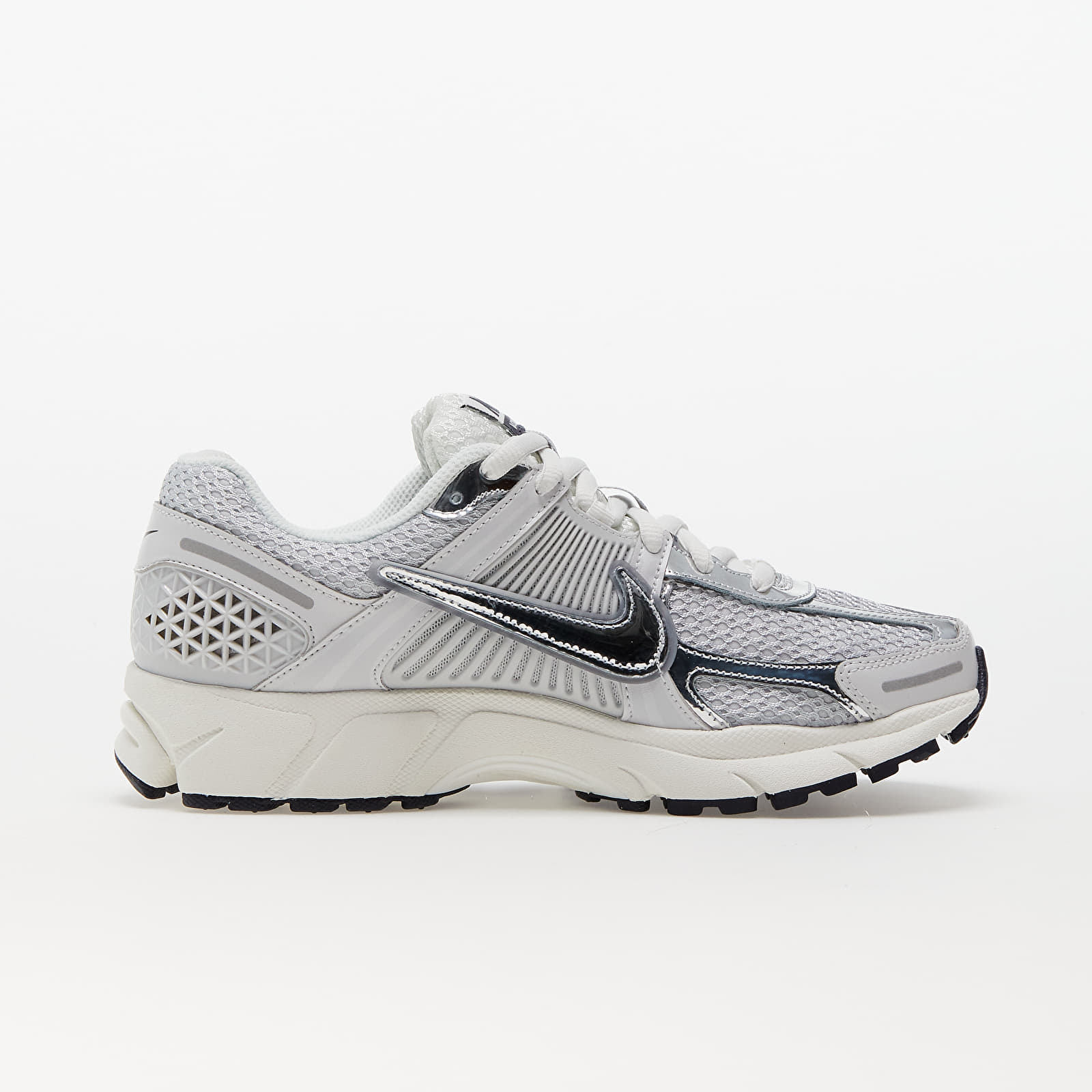Damesko Nike W Zoom Vomero 5 Photon Dust/ Chrome-Gridiron-Sail