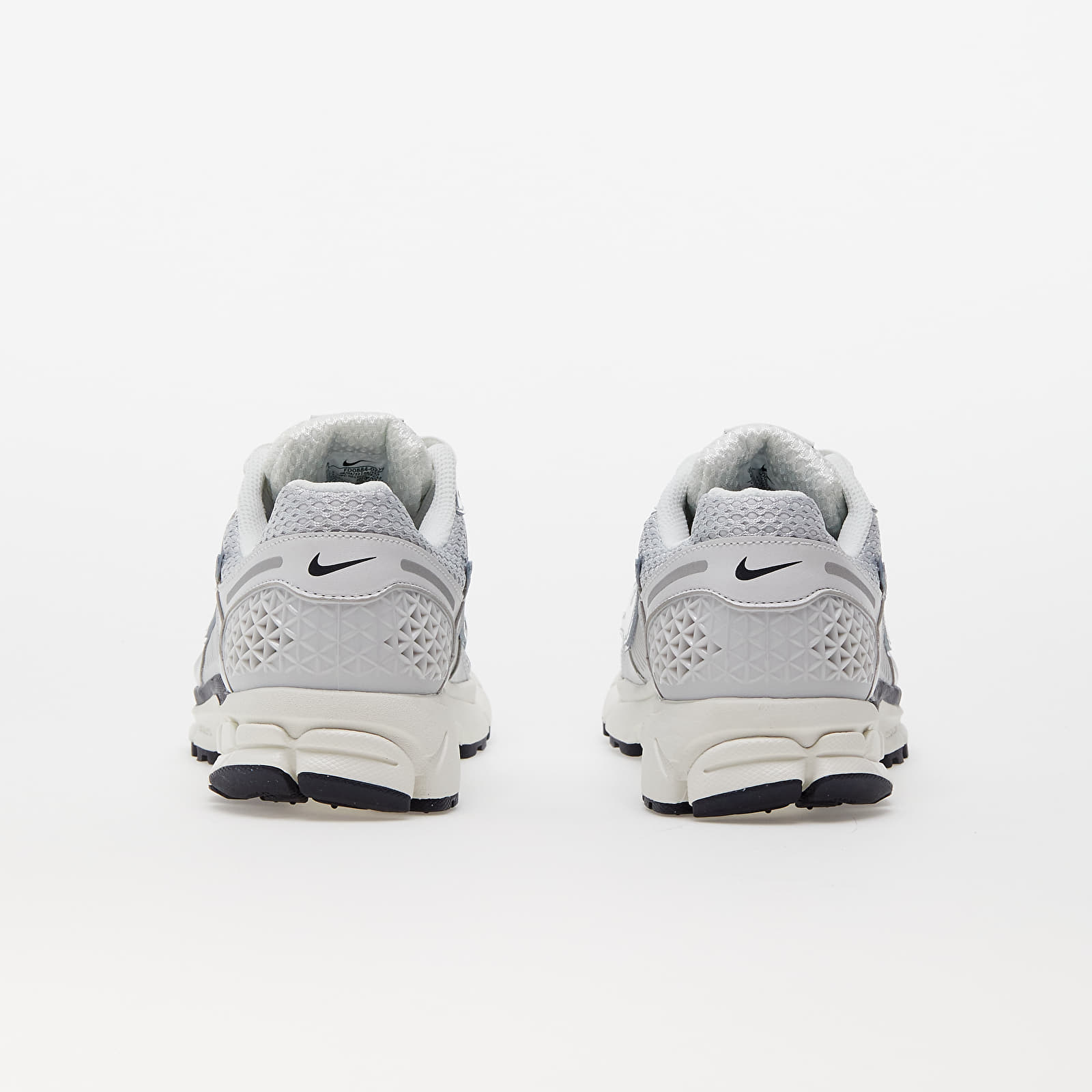 Damesko Nike W Zoom Vomero 5 Photon Dust/ Chrome-Gridiron-Sail