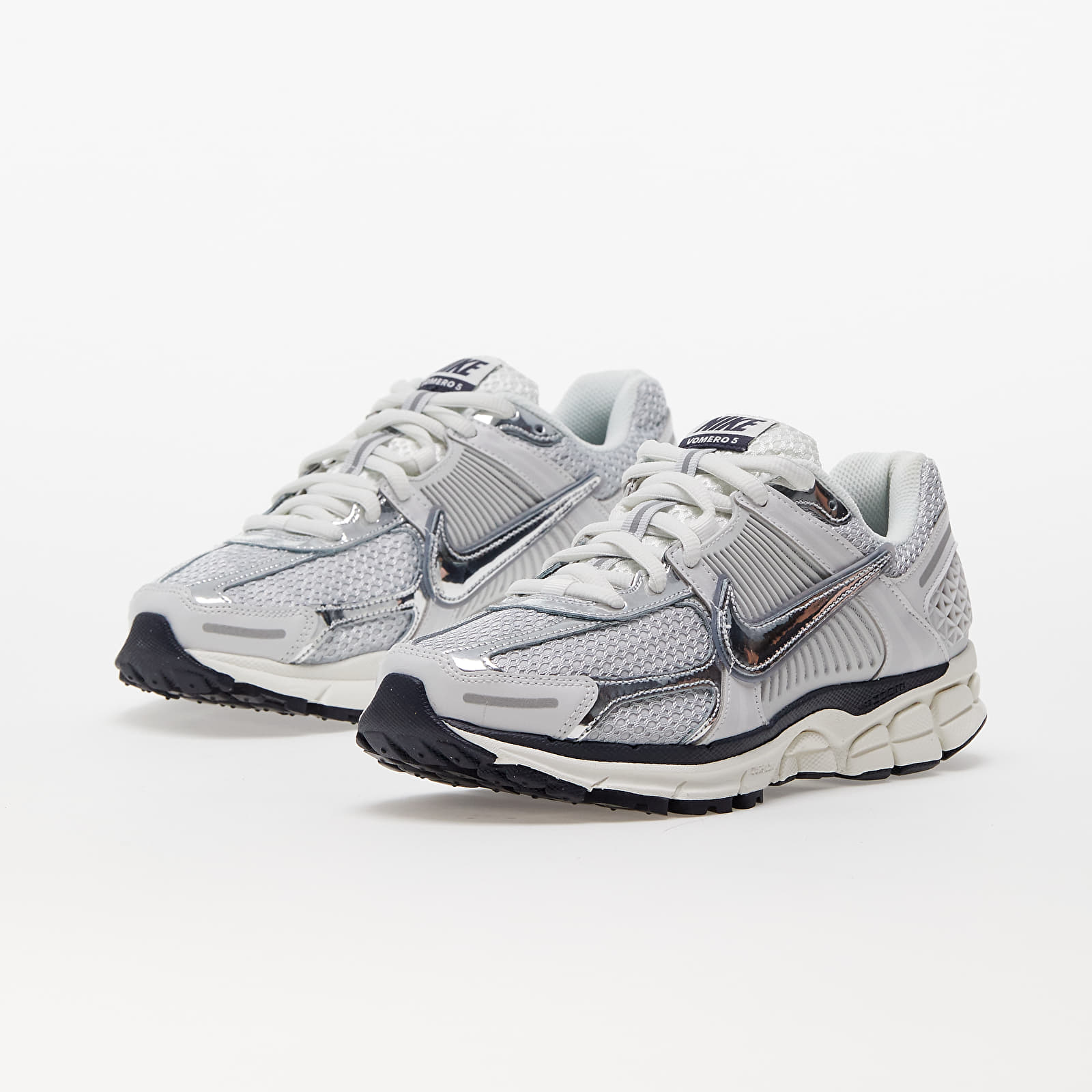 Damesko Nike W Zoom Vomero 5 Photon Dust/ Chrome-Gridiron-Sail