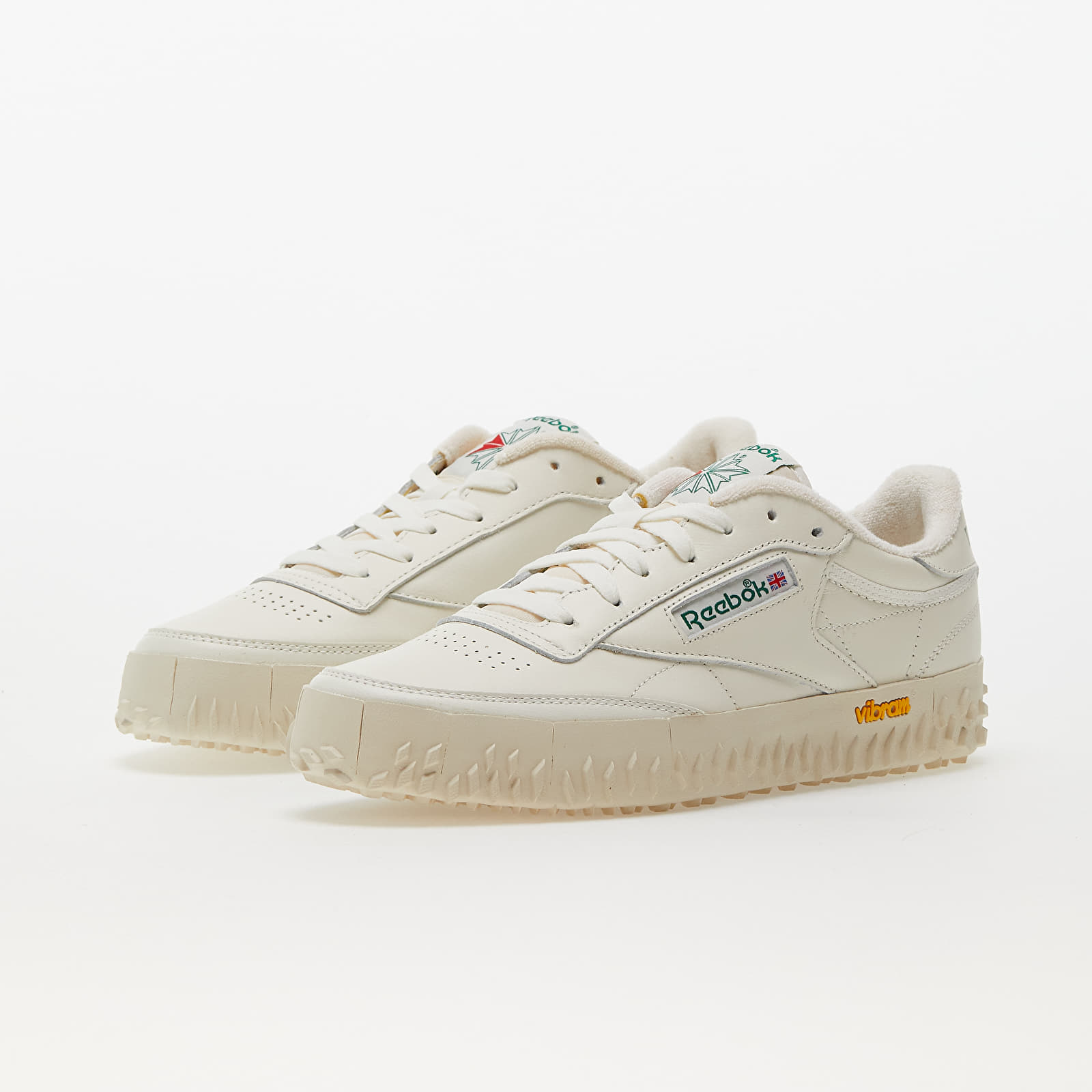 reebok classic club c decon trainers in chalk