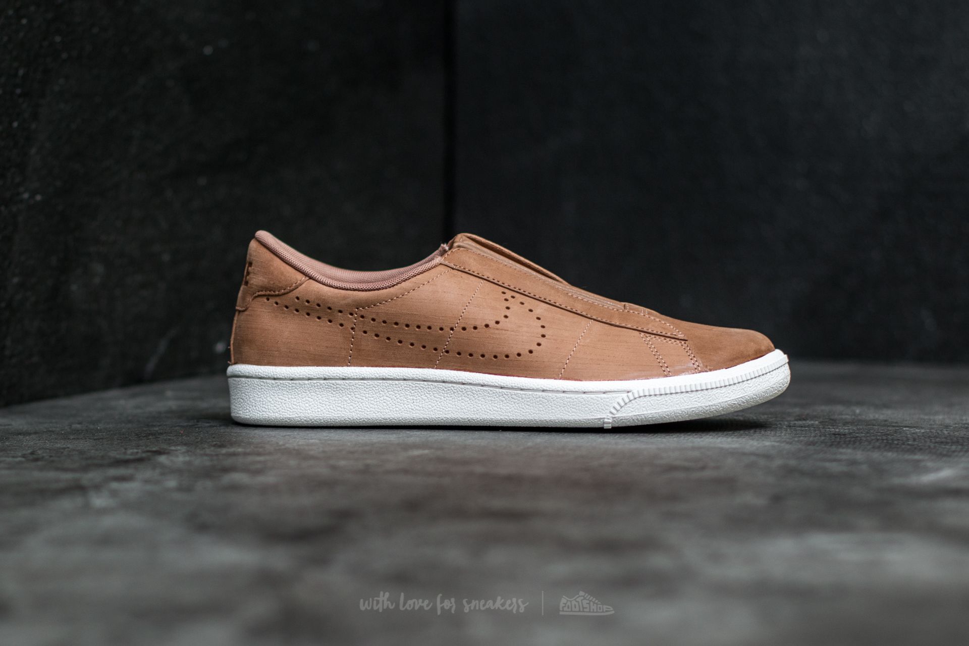 Nike classic ez slip-on tennis shoe dusted clay online