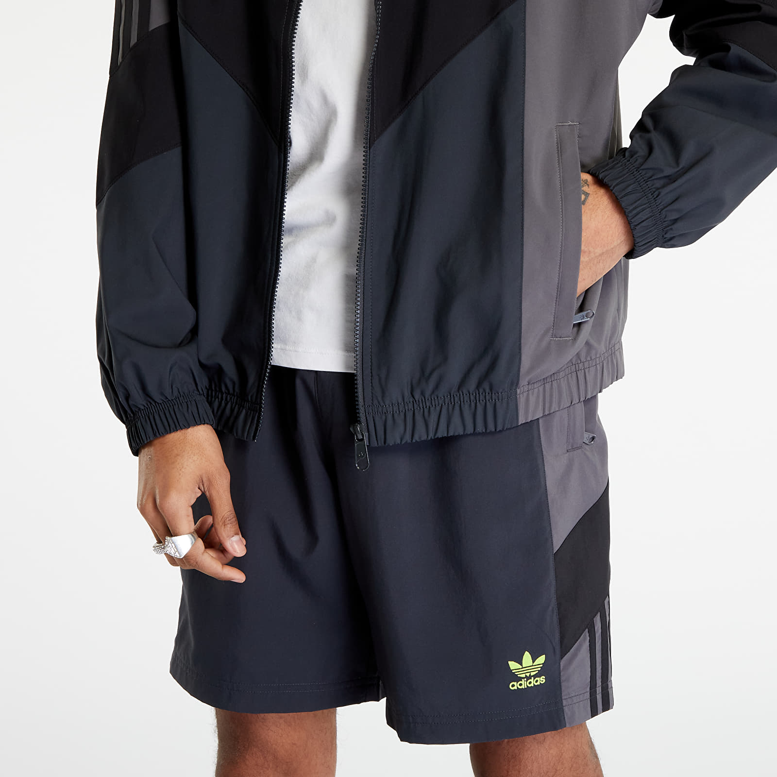 Bundy adidas Originals Rekive Woven Track Jacket Carbon/ Grey Five