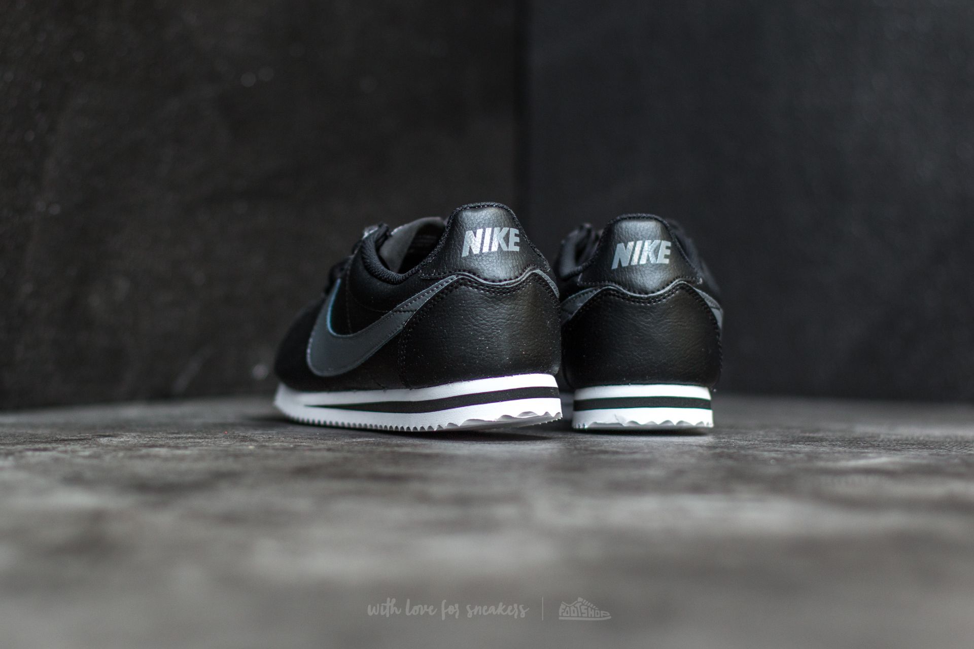 Zapatillas mujer Nike Cortez (GS) Black/ Dark Grey-White